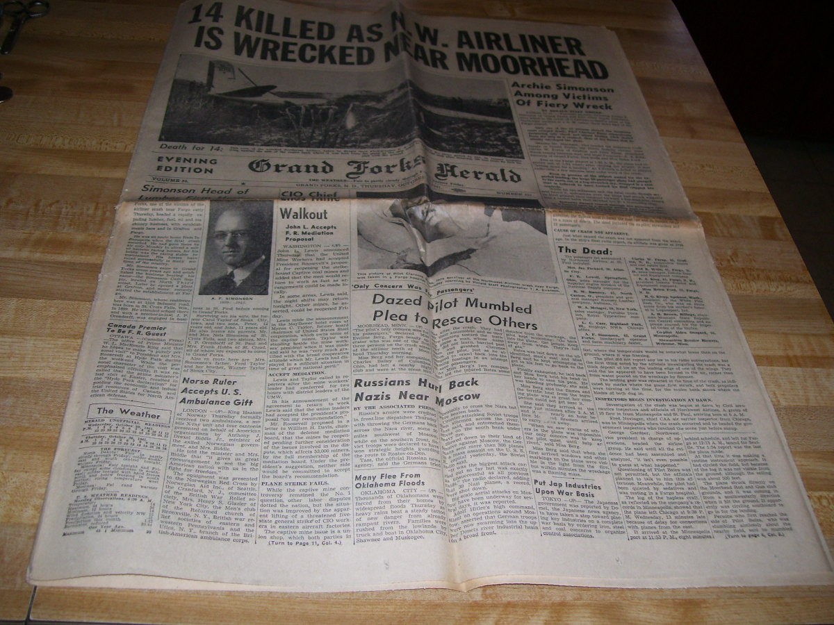 Grand Forks ND Herald October 30, 1941 Airplane Crash by Moorhead MN Minnesota