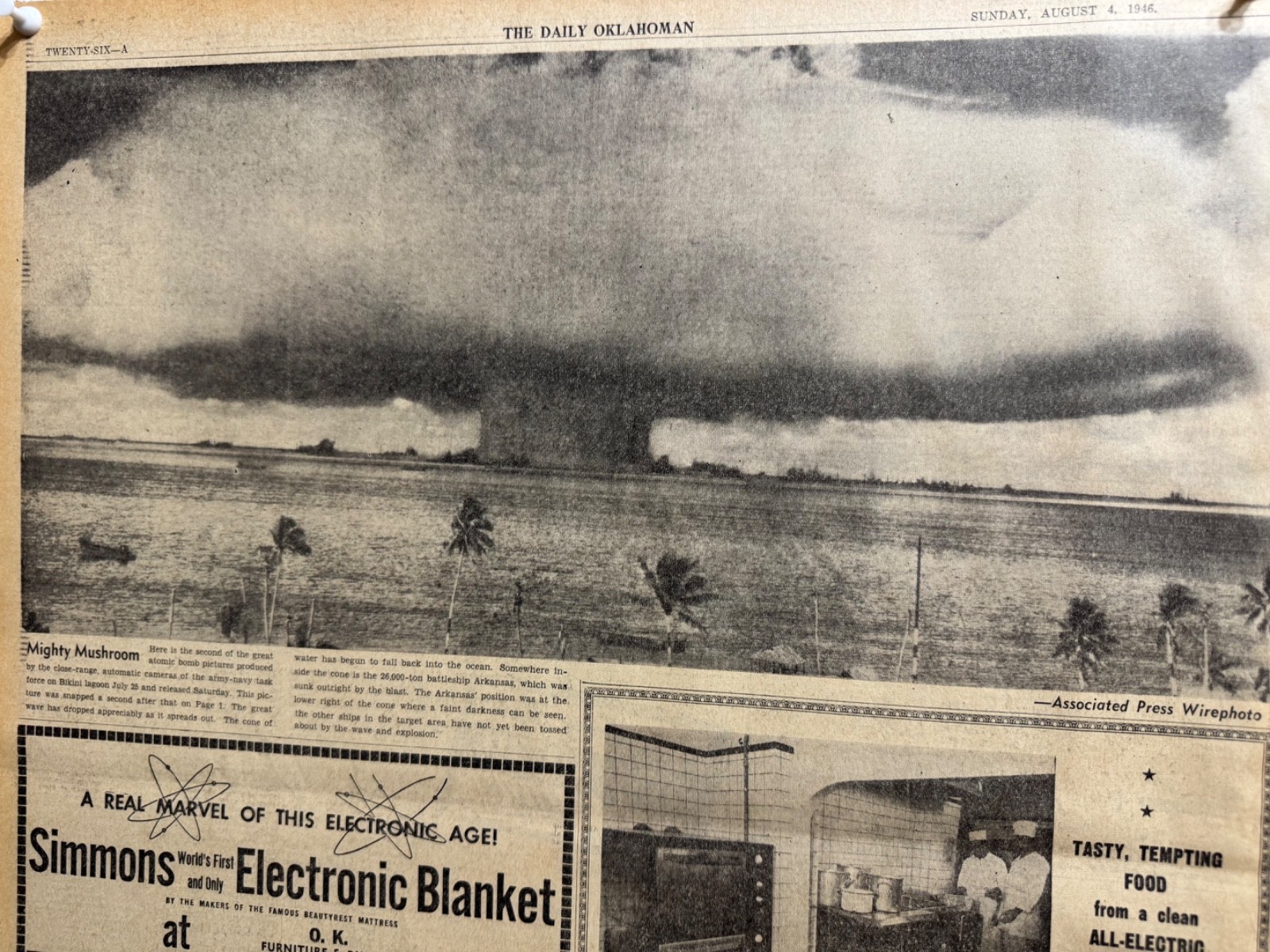 1946 ATOM BOMB PICTURES BIKINI LAGOON (2) NEWSPAPER PAGES FREE SHIPPING