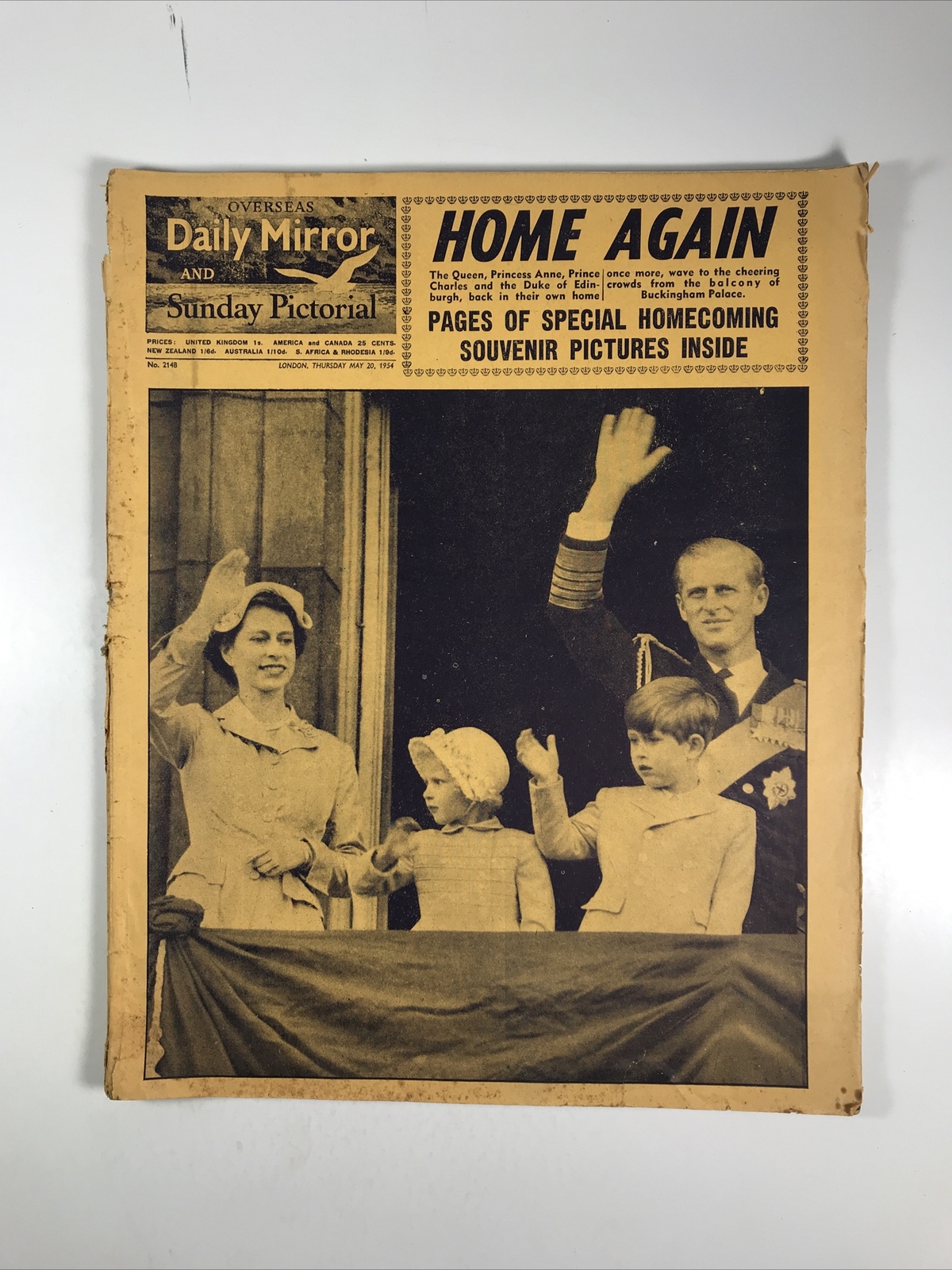 Daily Mirror Sunday Pictorial (May 20, 1954) (Queen Elizabeth II Philip Family