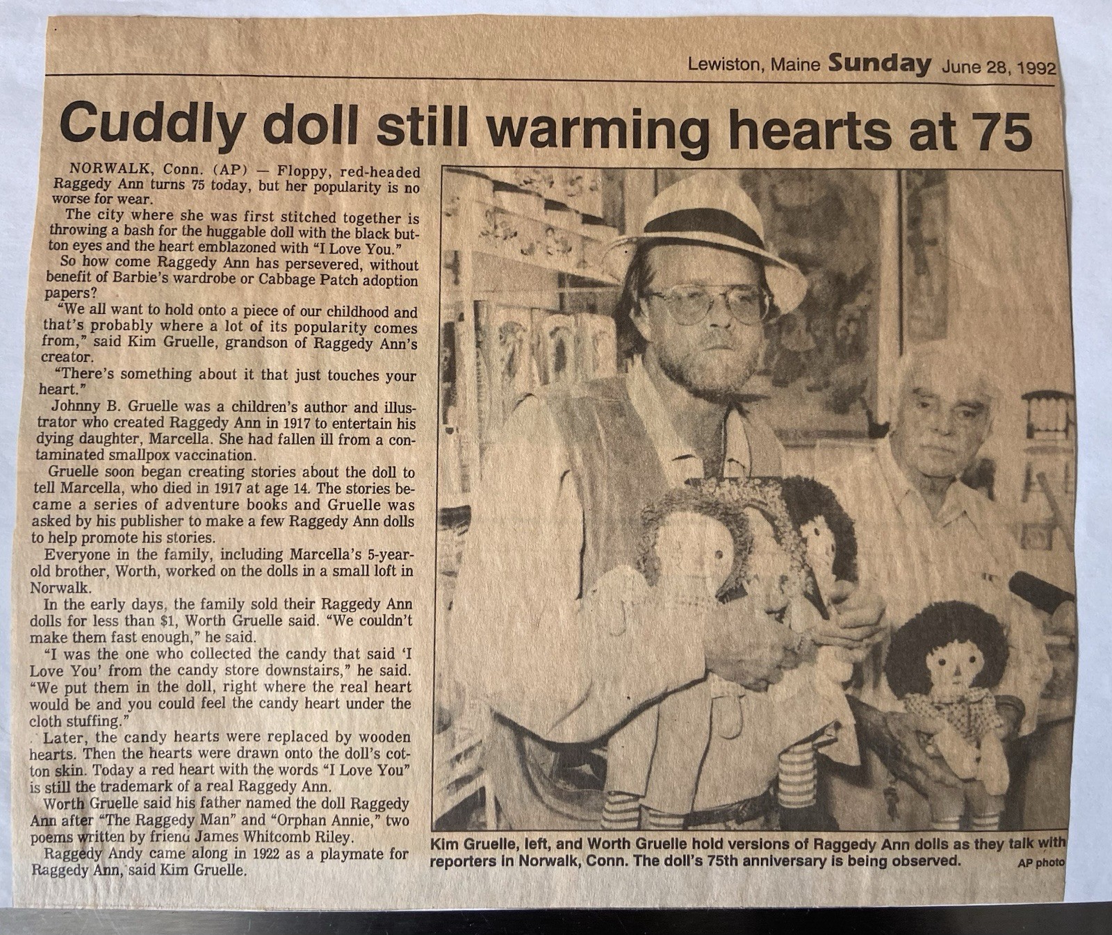 Lot 4 Raggedy Ann & Andy Newspaper Articles 1992 75th 2005 90th 2013 Alarm clock
