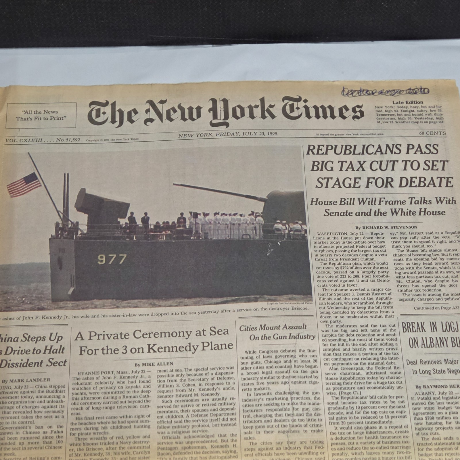 NY Times July 23 1999 JFK Jr Memorial At Sea Ashes Scattered Kennedy Newspaper