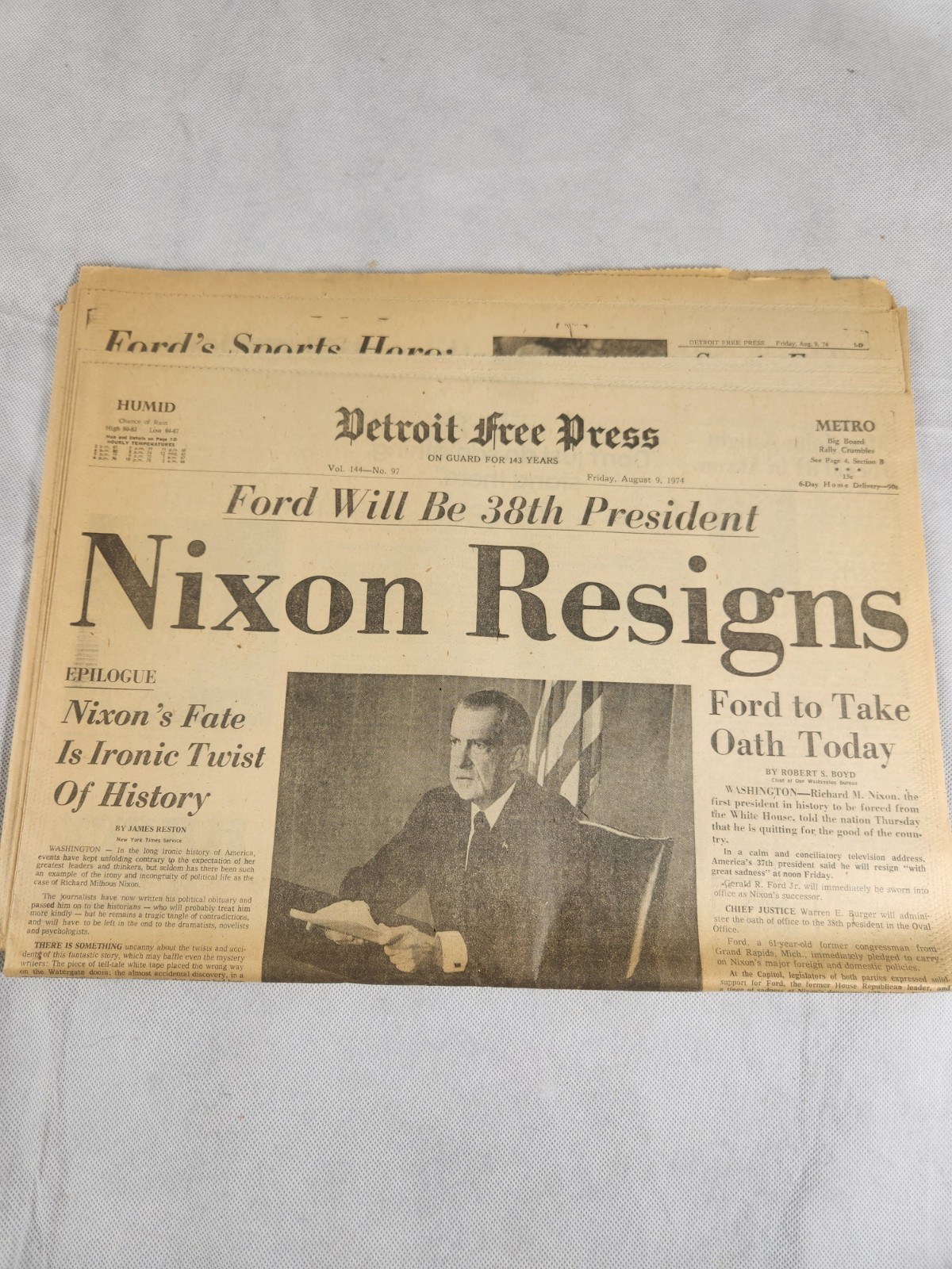 collectible edition of the Detroit Free Press newspaper Friday, August 9, 1974