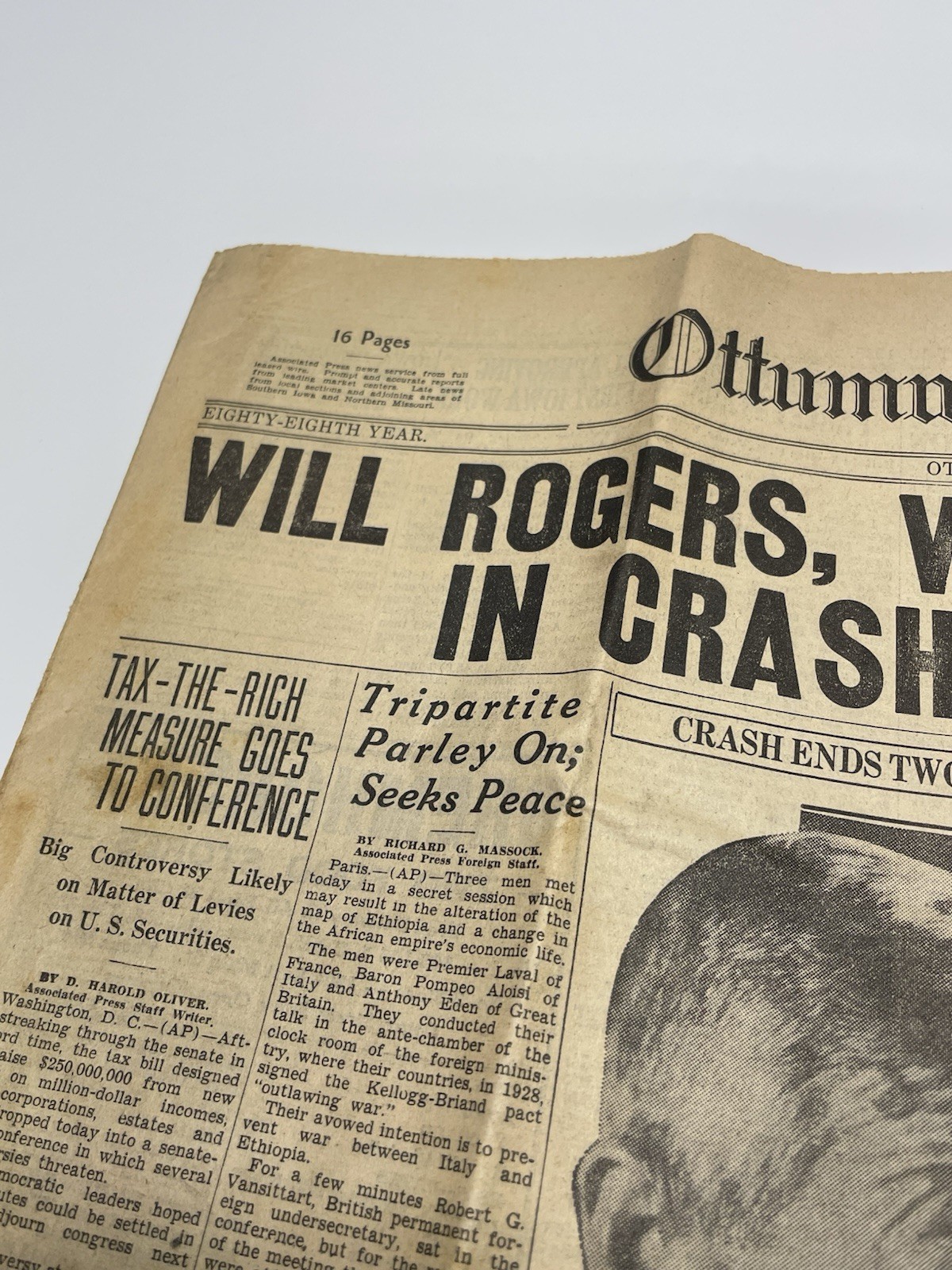 1935 Ottumwa Daily Courier Newspaper WILL ROGERS, WILEY POST PLANE CRASH ALASKA