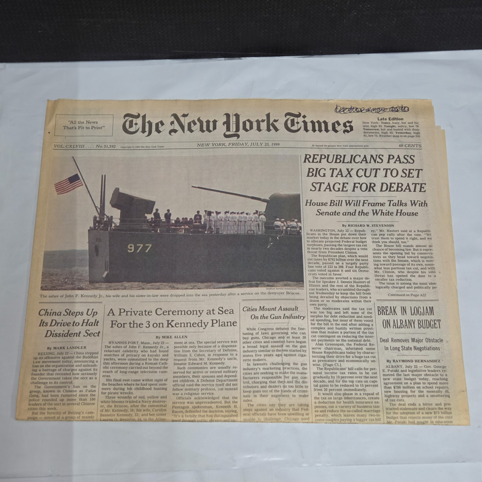 NY Times July 23 1999 JFK Jr Memorial At Sea Ashes Scattered Kennedy Newspaper