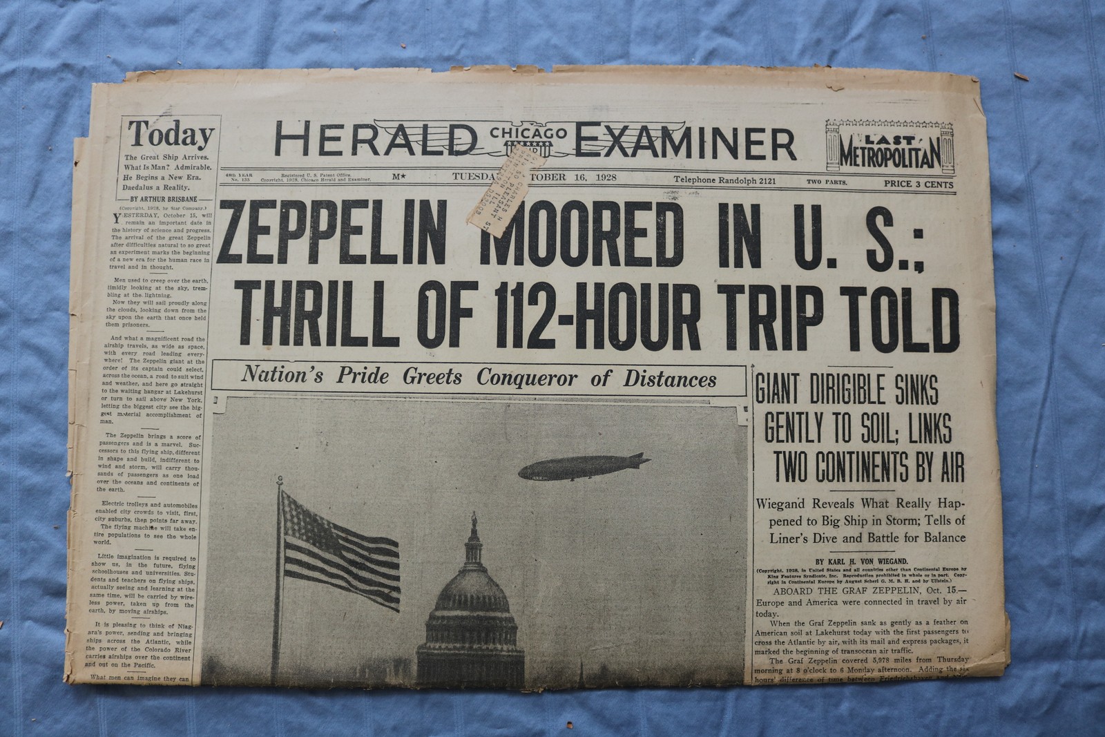 1928 OCT 16 CHICAGO HERALD EXAMINER NEWSPAPER -ZEPPELIN MOORED IN U.S. – NP 9225