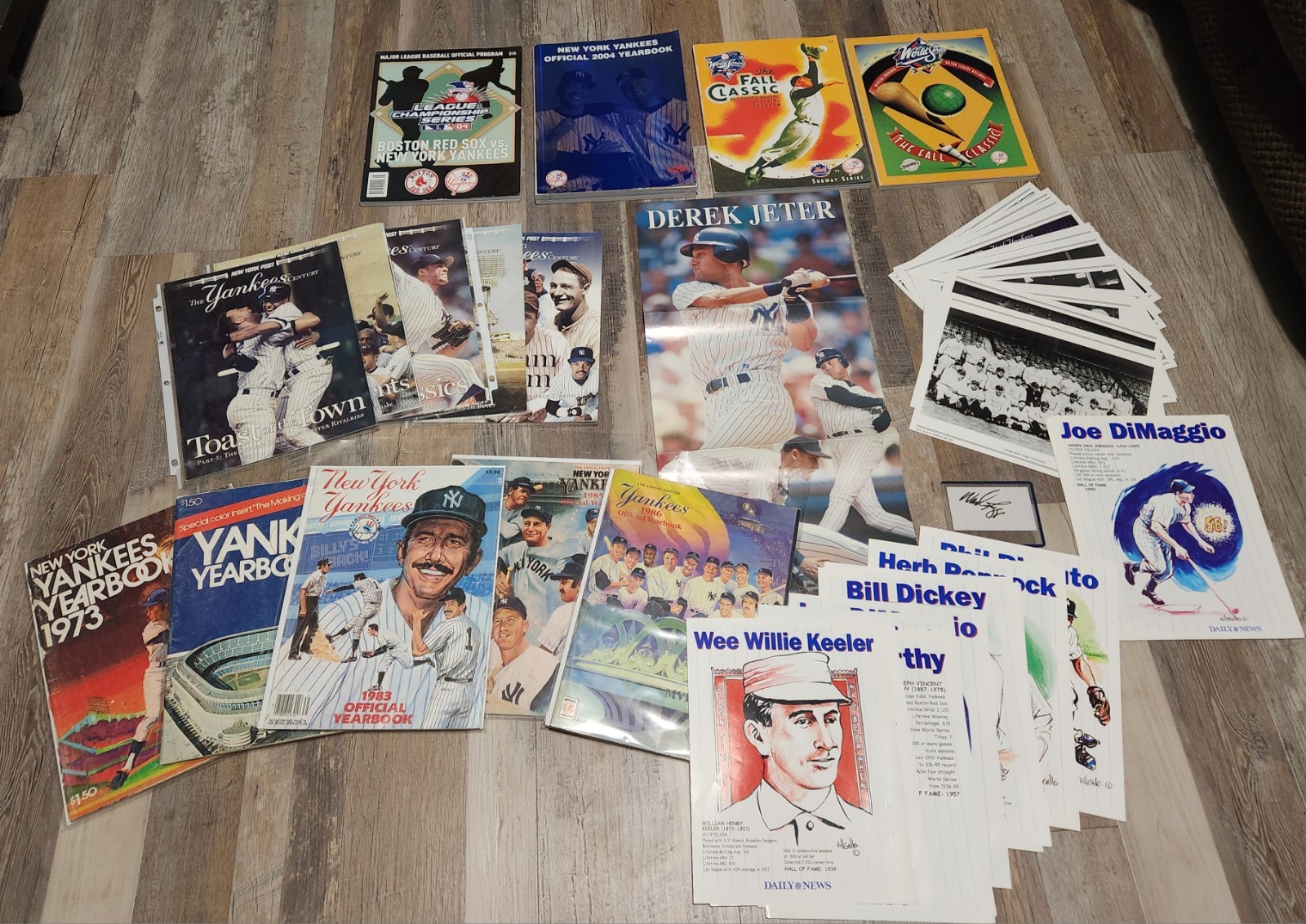 New York Yankees Daily News Gallo Lot World Series Team Pictures Yearbook Signed