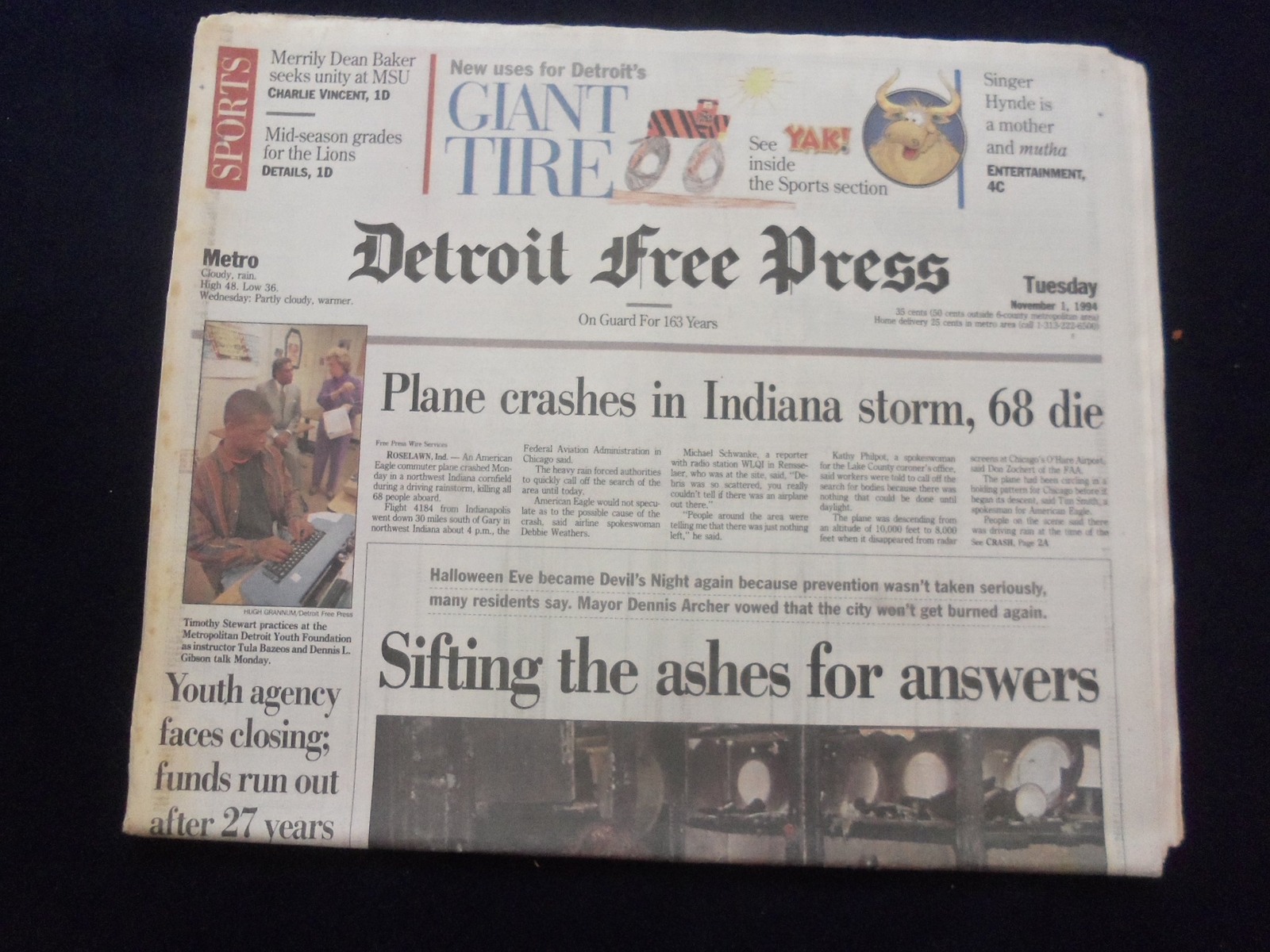 1994 NOV 1 DETROIT FREE PRESS NEWSPAPER – PLANE CRASH IN INDIANA STORM – NP 7238
