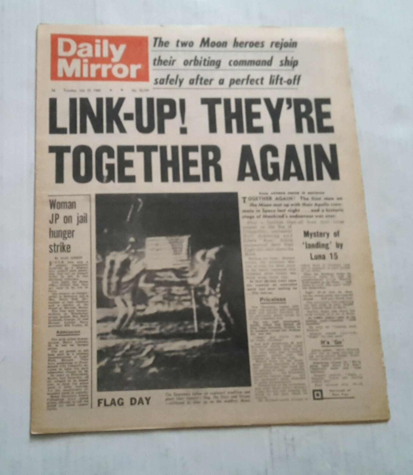 DAILY MIRROR Newspaper 22 JULY 1969 – APOLLO 11 Moon Landing etc