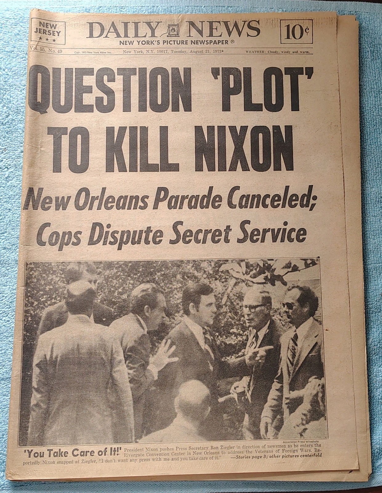 New York Daily News Aug 21 1973 Plot to Assassinate Nixon US Wins Track Gold