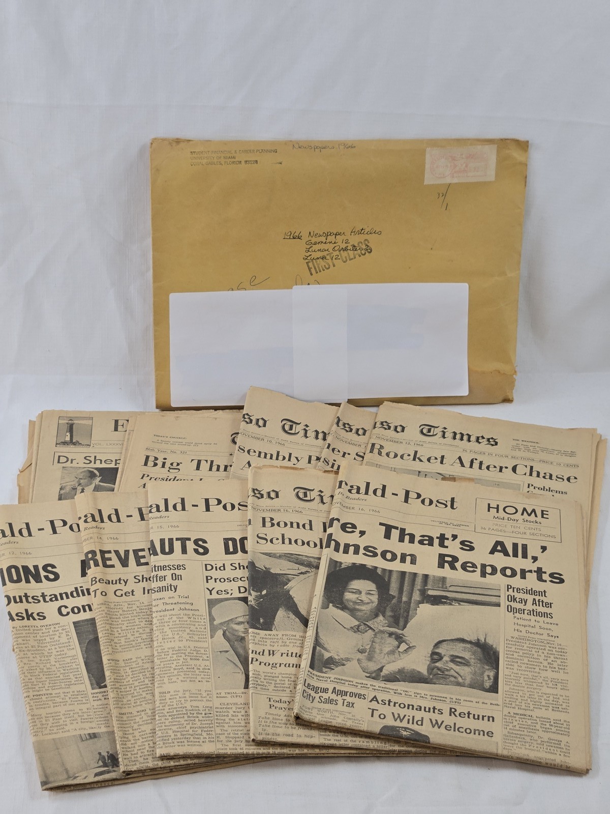1966 El Paso Newspapers Lot Gemini 12 Space Race Vietnam Politics Historical