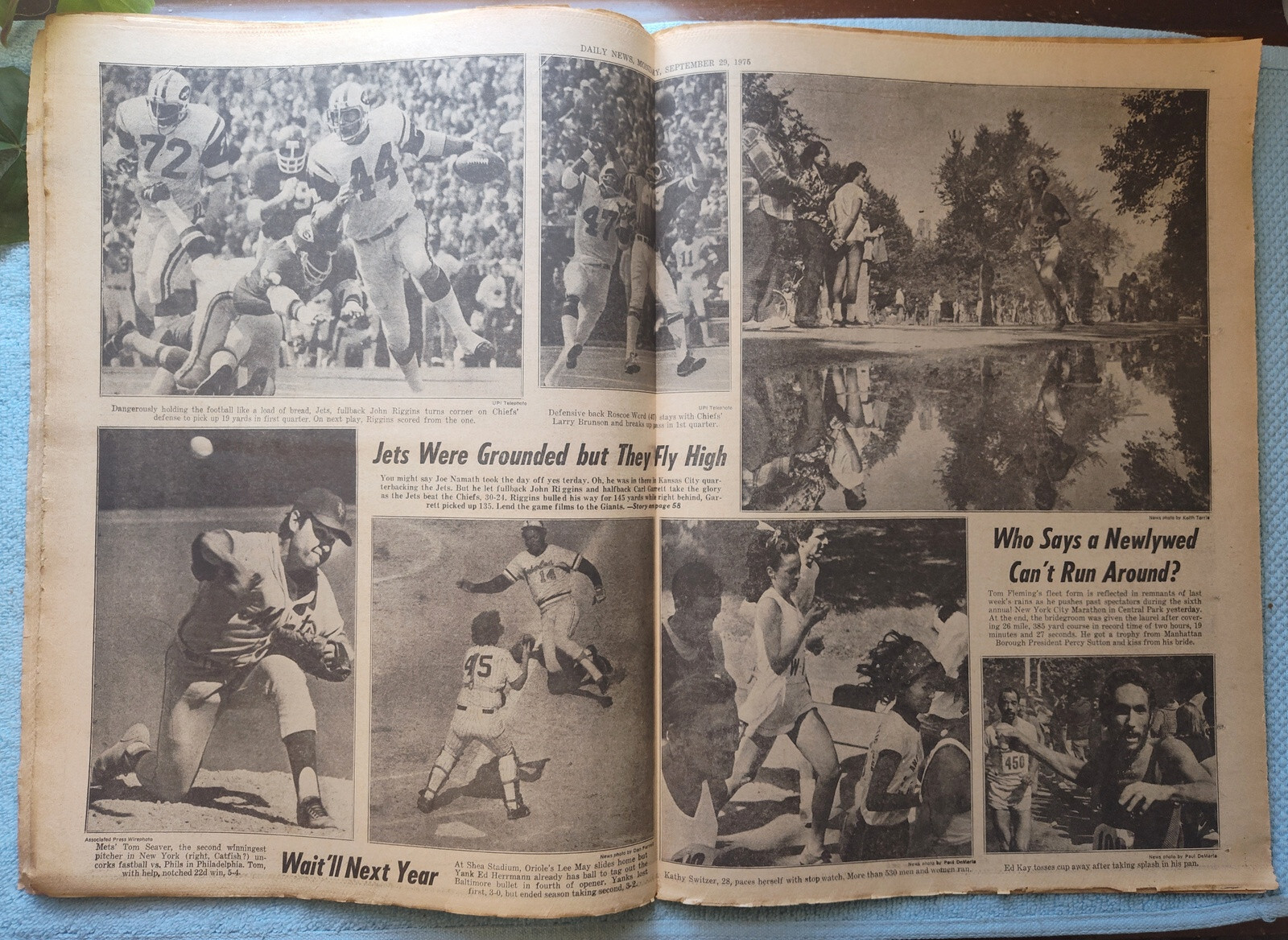 New York Daily News 29 Sept 1975 Plane Crashed in Linden Home Redskins Football+