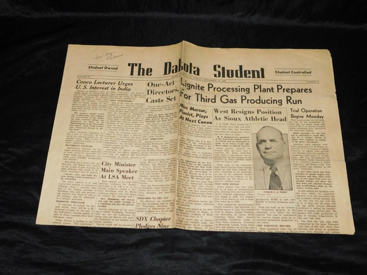 Nov 30 1945 Grand Forks ND The Dakota Student Newspaper University News