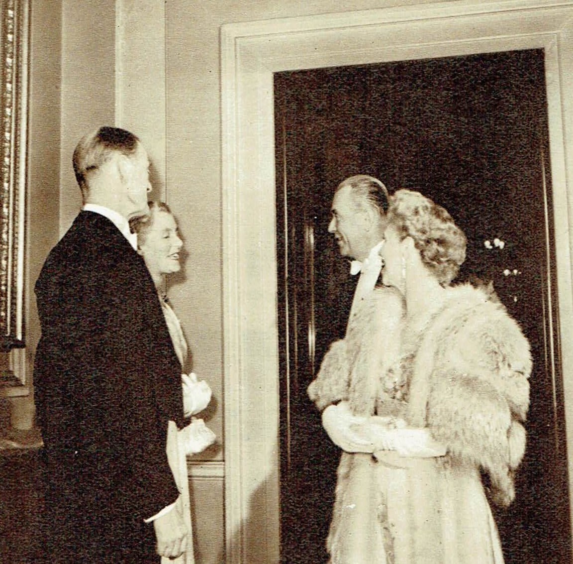 The Travellers Club Ball Lord Kilmaine 106 Pall Mall 1954 2 Page Photo Article