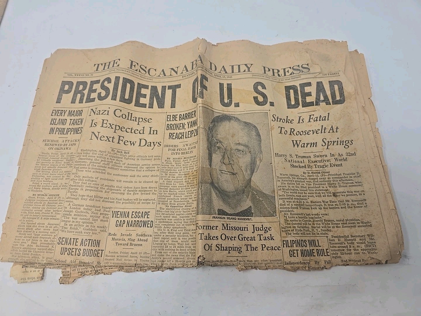 President Roosevelt Dead newspaper 1945 The Escanaba Daily April 13th
