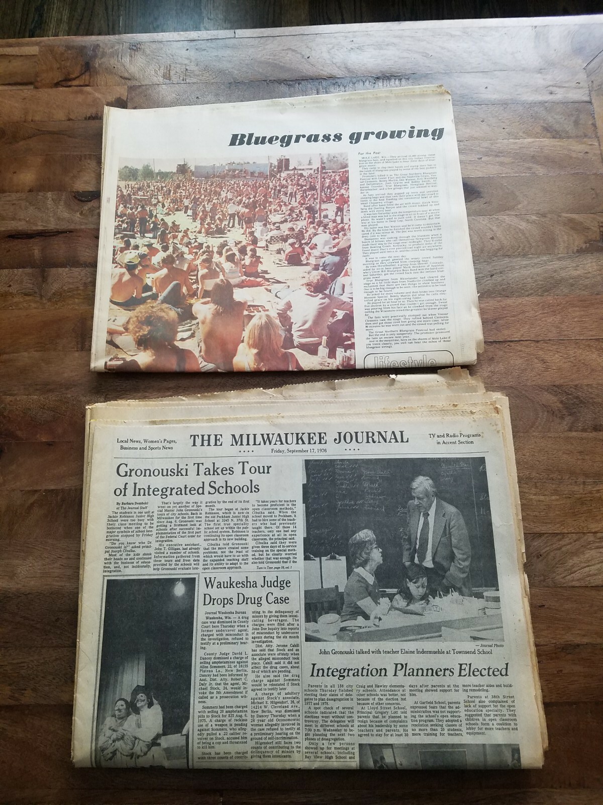 Huge Lot Of 2 Vintage Used 1976 Newspapers Bluegrass Growing Milwaukee Journal
