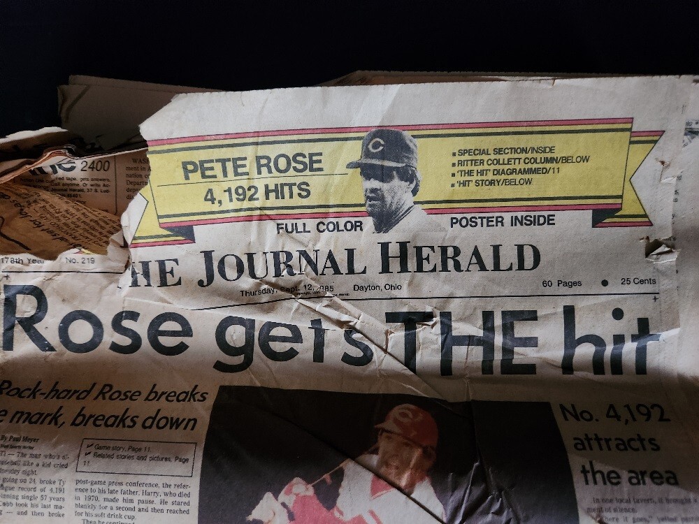 LOT – Two Pete Rose newspapers 4192 coverage 9-12-85 – Cincinnati Reds MLB