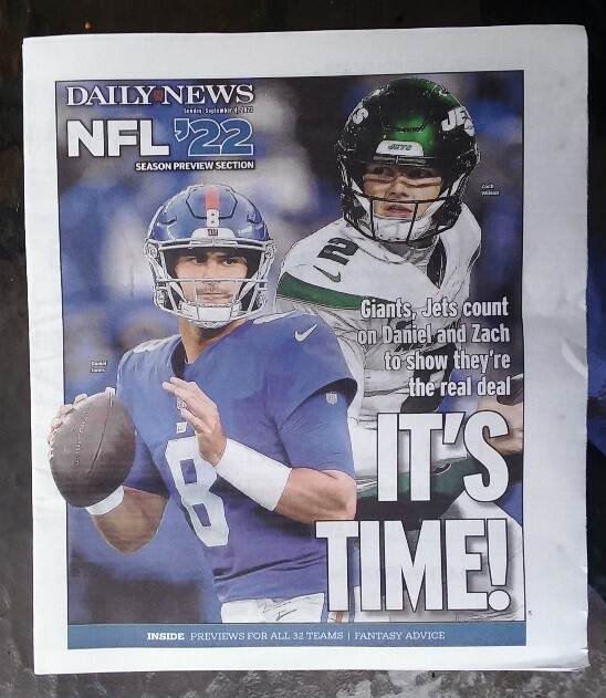 NY DAILY NEWS 2022 NFL PREVIEW NY JETS NY GIANTS SPECIAL FOOTBALL INSERT+POSTERS