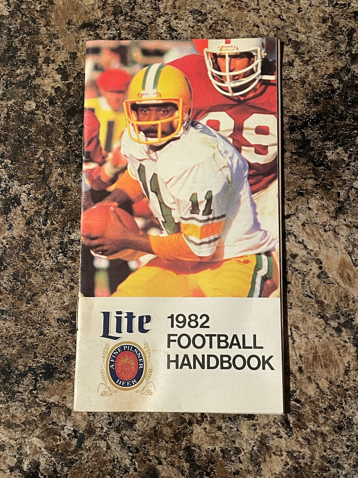 1982 College Football Handbook. Oregon Ducks