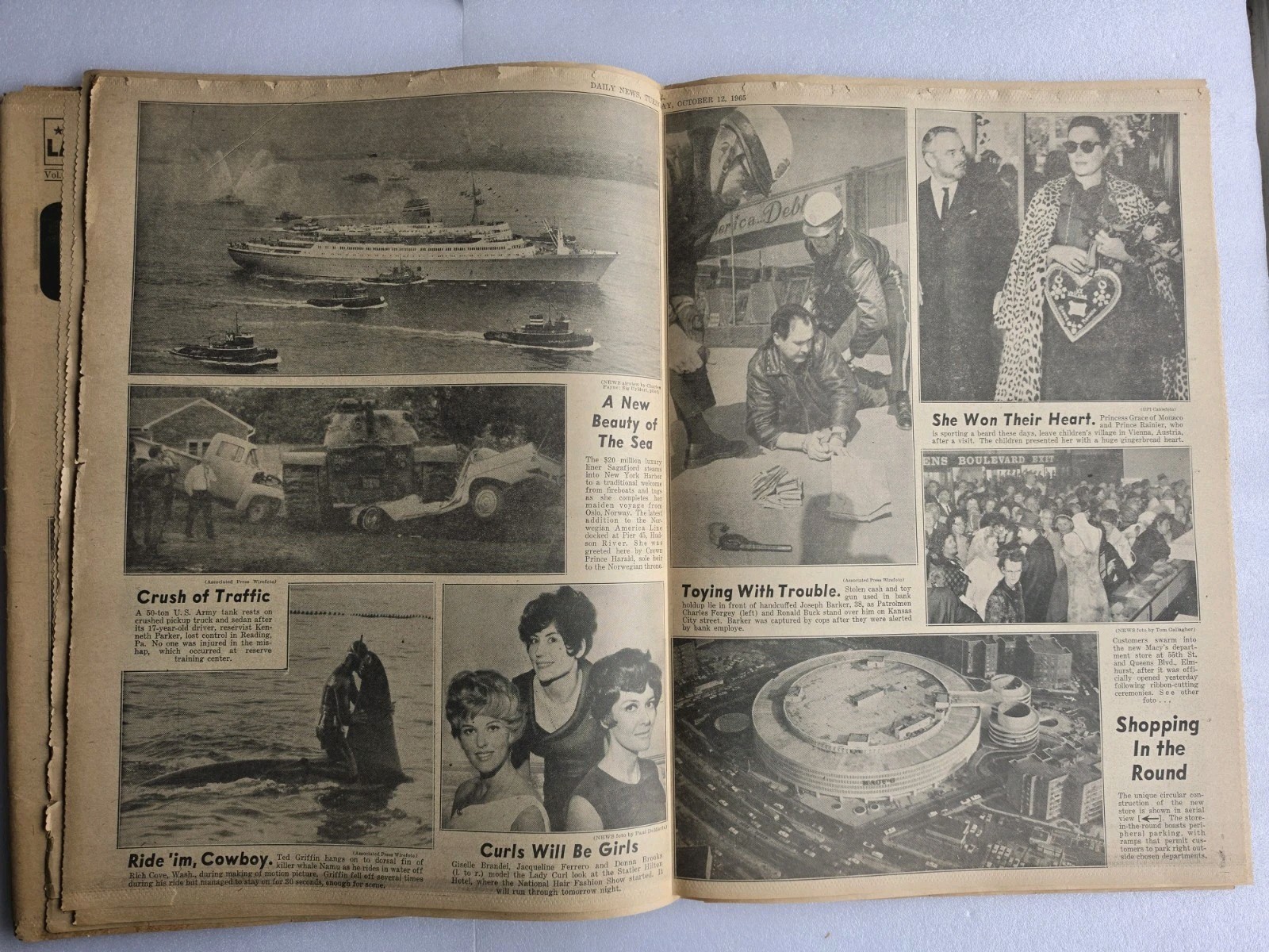 Lot of 2 – GIRL 12, KIDNAP FROM SCHOOL New York Daily News October 12 & 14 1965