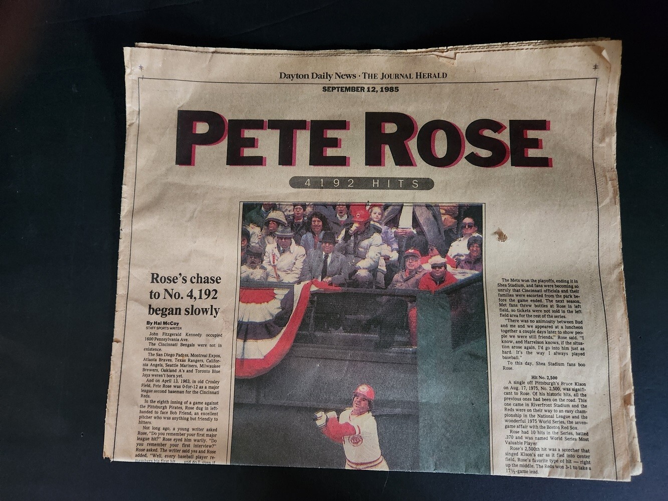 LOT – Two Pete Rose newspapers 4192 coverage 9-12-85 – Cincinnati Reds MLB