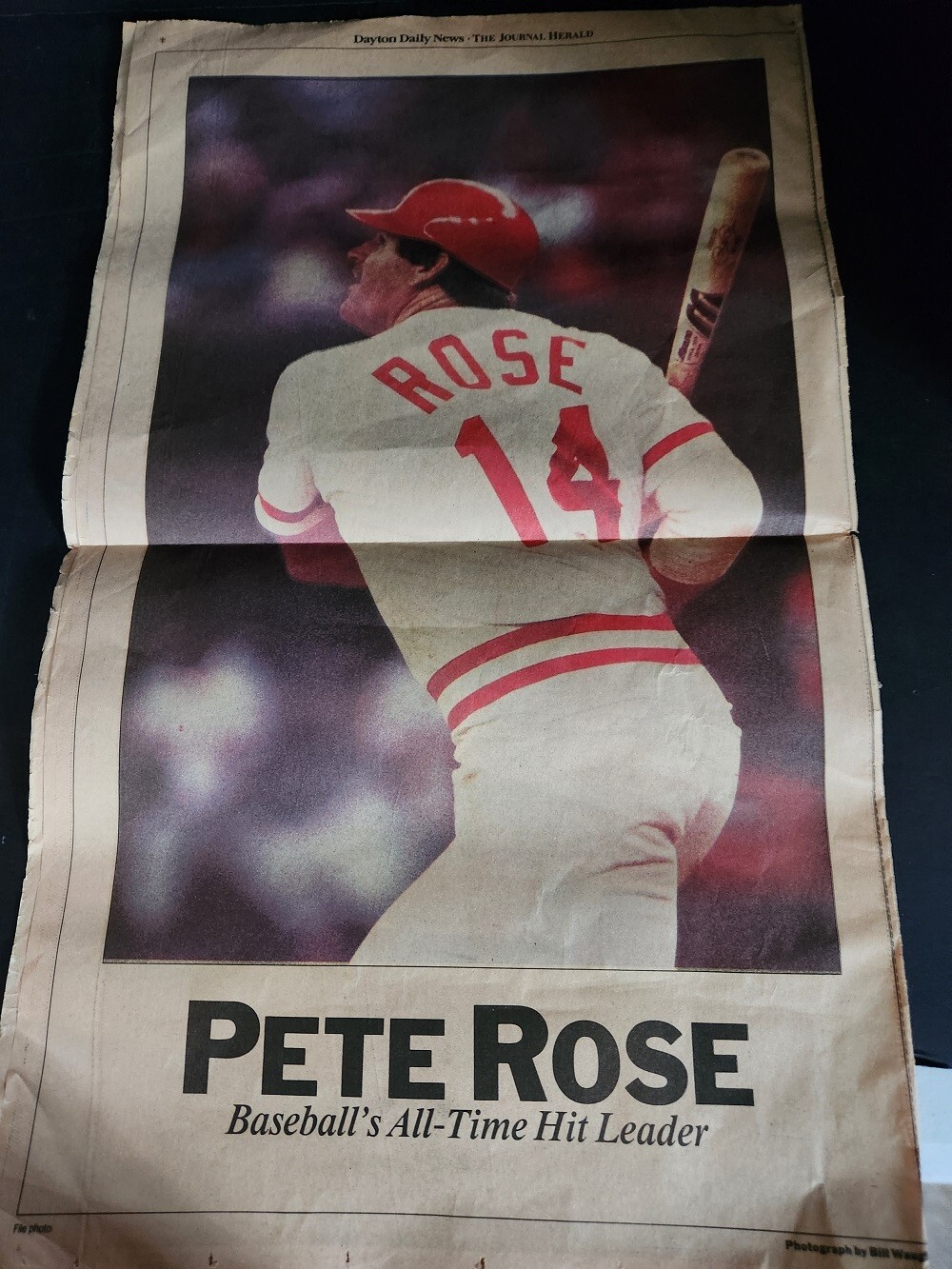 LOT – Two Pete Rose newspapers 4192 coverage 9-12-85 – Cincinnati Reds MLB