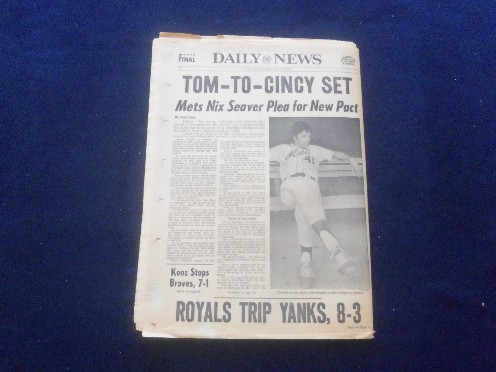 1977 JUNE 14 NEW YORK DAILY NEWS NEWSPAPER – JAMES EARL RAY-TOM SEAVER – NP 6044