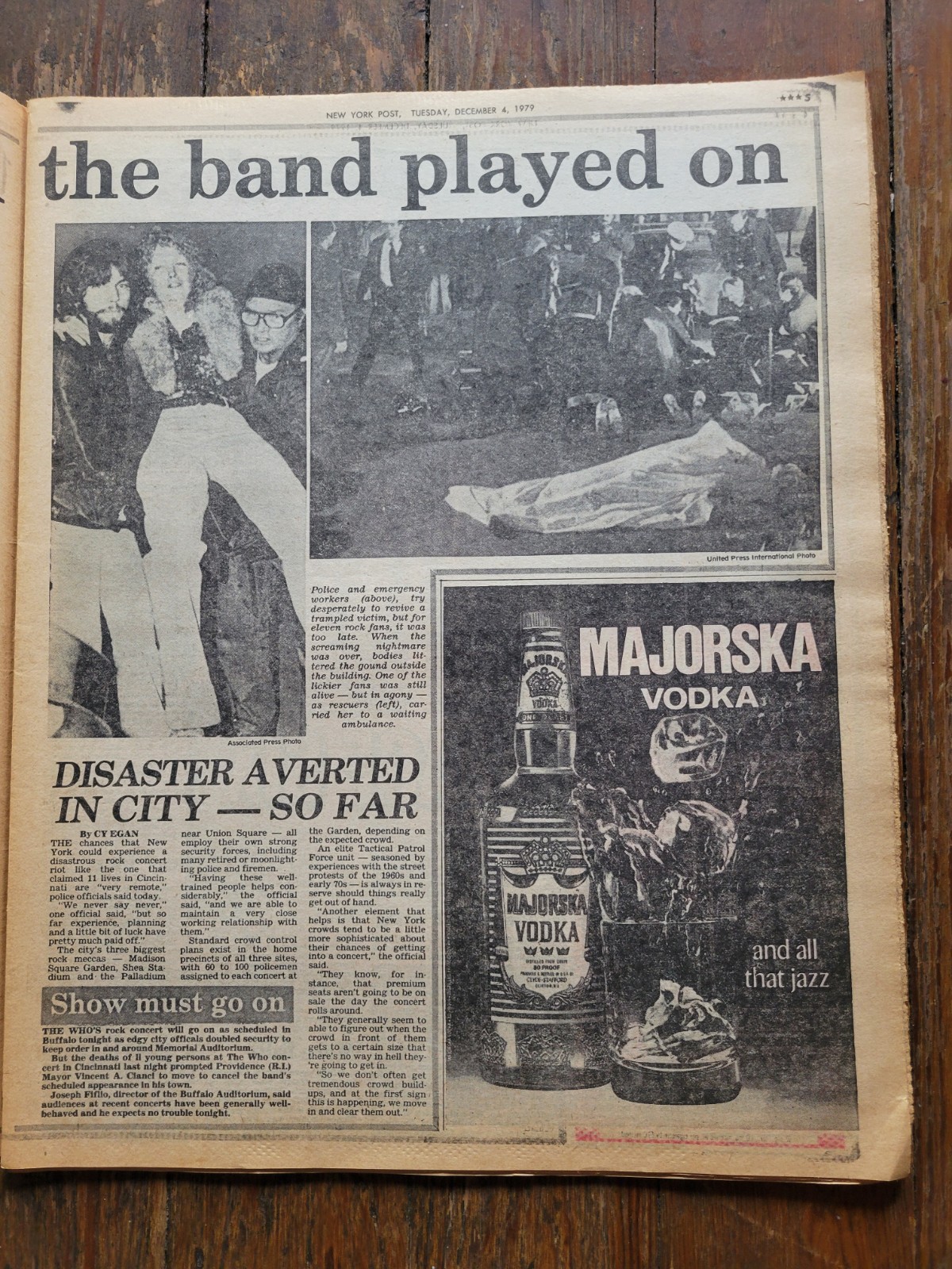 New York Post Newspaper, Dec 4, 1979, Iran Sets Spy Trials, The Who Stampede