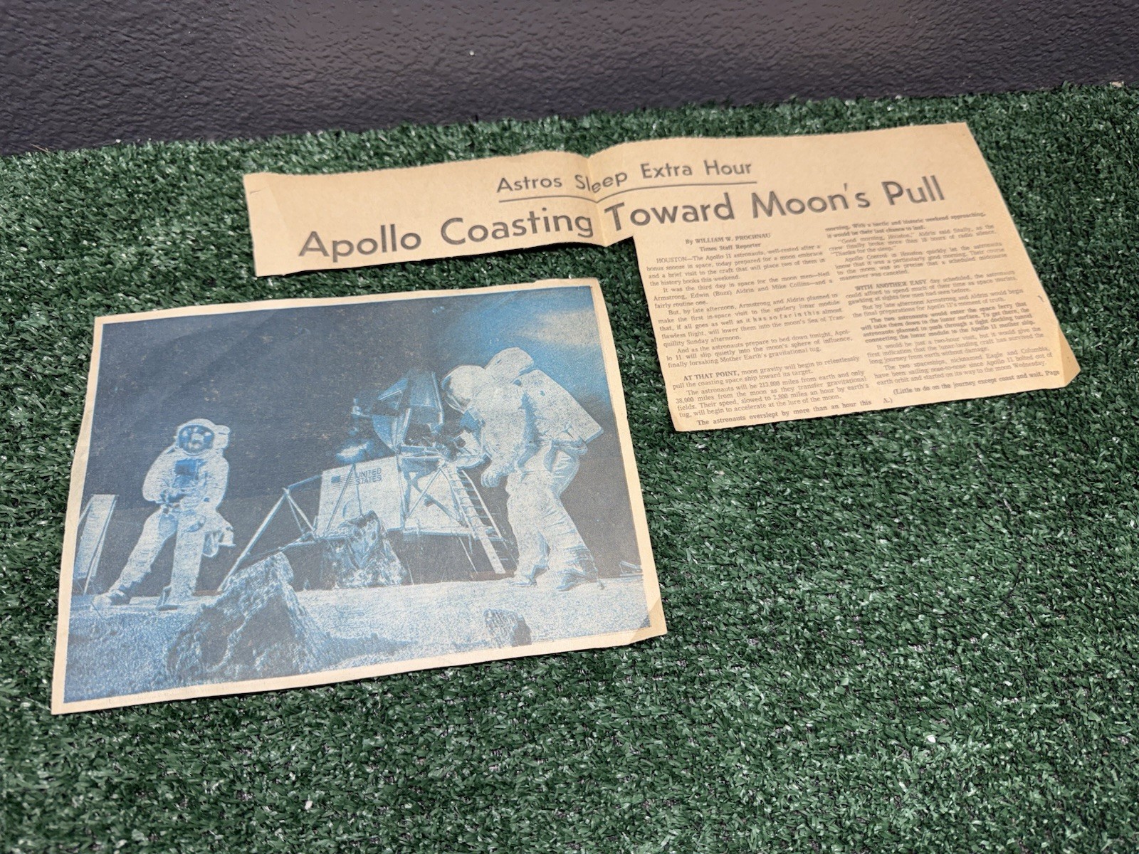 Small Seattle Times Astronauts Moon Landing Article Clipping William W. Prochnau