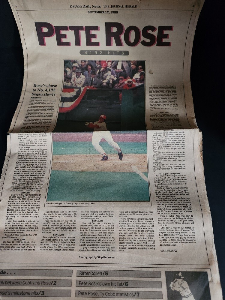 LOT – Two Pete Rose newspapers 4192 coverage 9-12-85 – Cincinnati Reds MLB