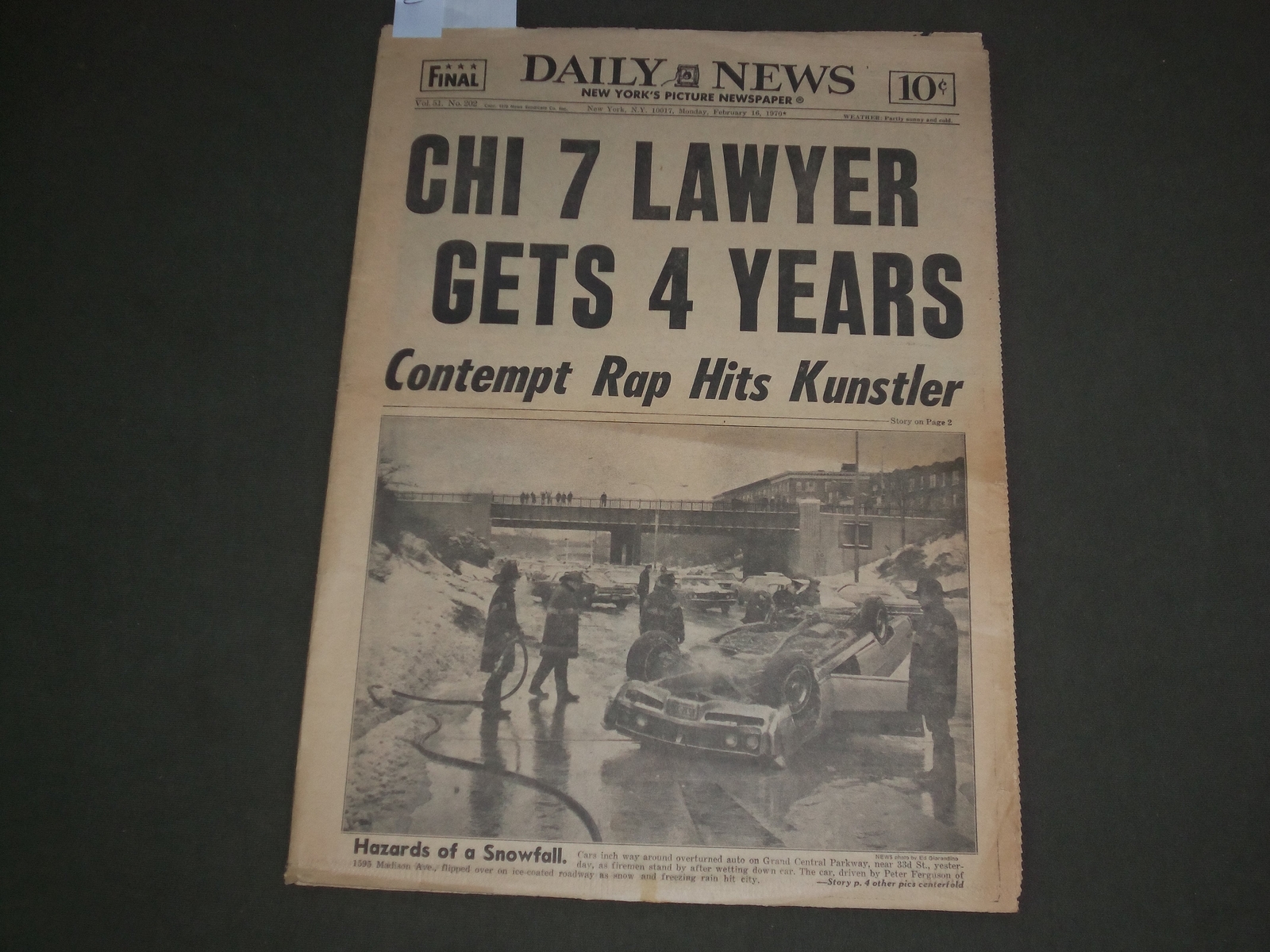 1970 FEBRUARY 16 NEW YORK DAILY NEWS – CHICAGO 7 LAWYER GETS 4 YEARS – NP 3041