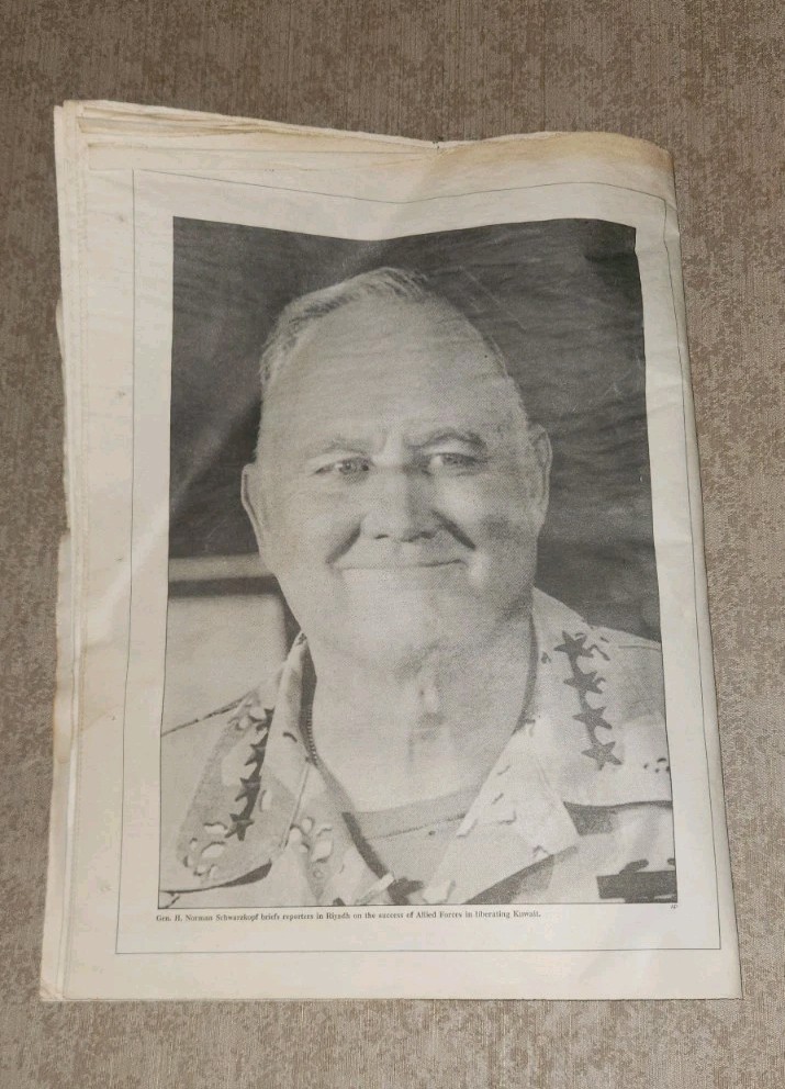 VTG 1991 Stars & Stripes Desert Strom Newspaper Military Commemorative Edition