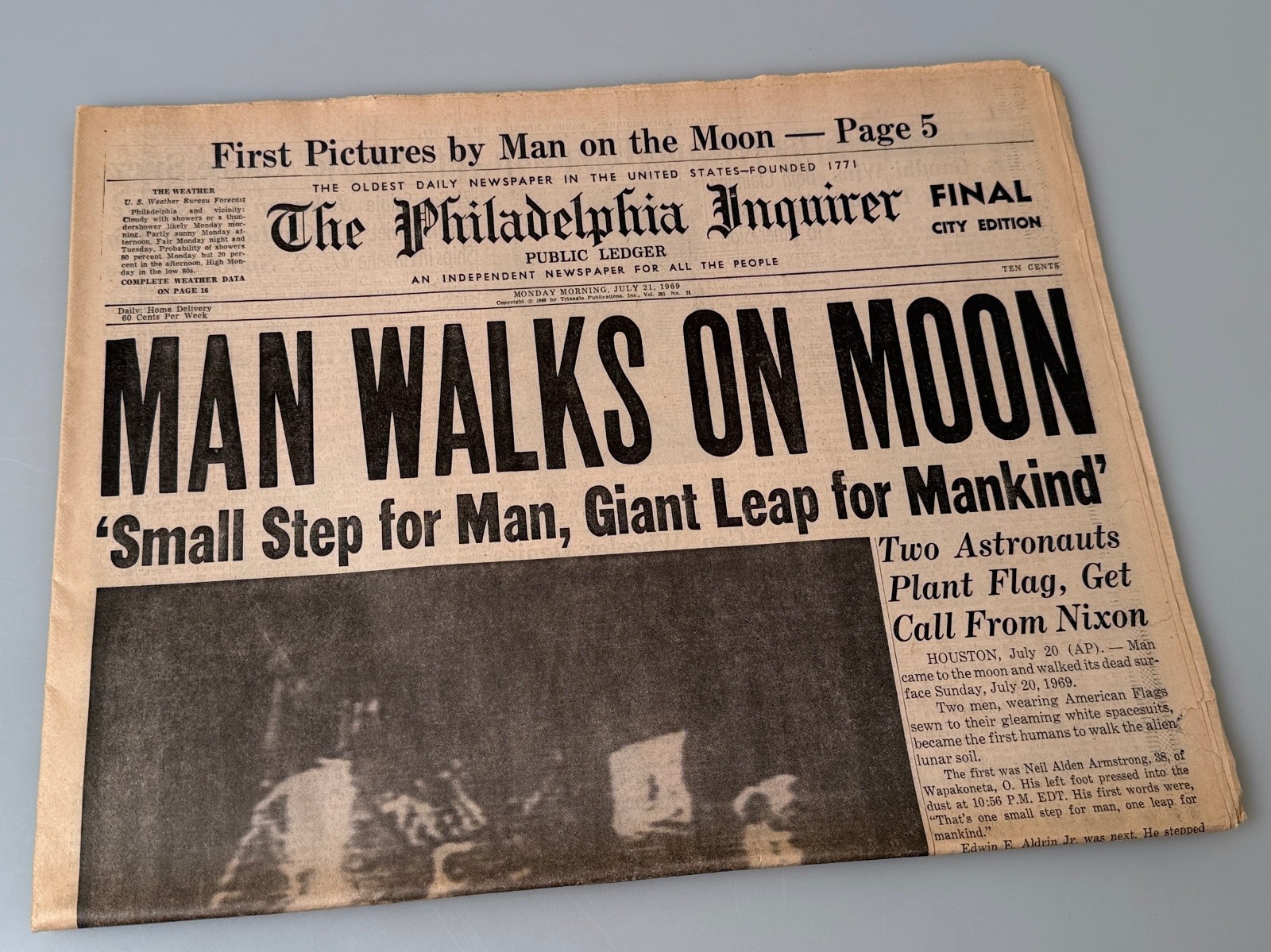MAN WALKS ON MOON Orig July 21, 1969 Philadelphia Inquirer Complete 1st Pictures