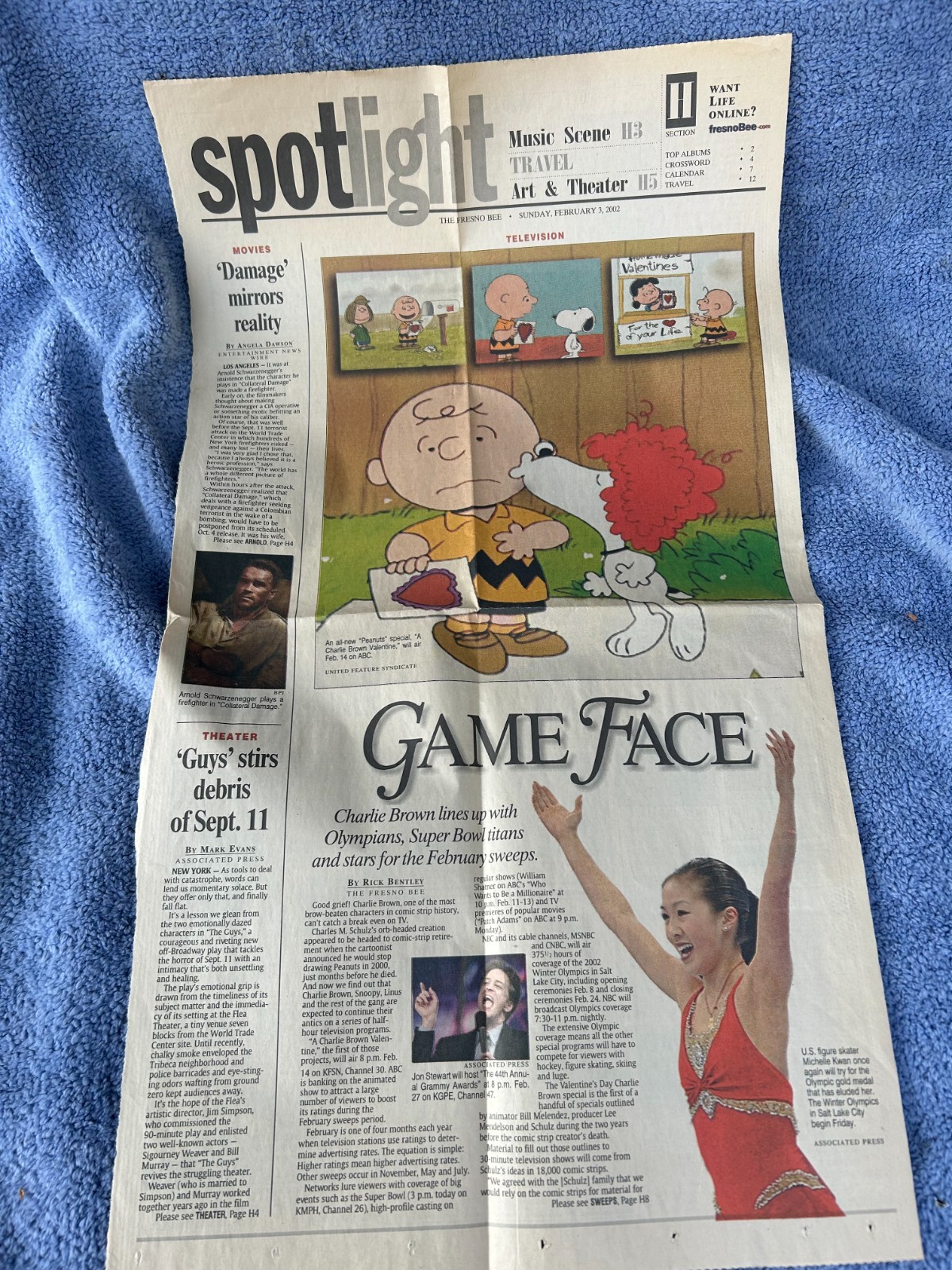 2002 CHARLIE BROWN, PEANUTS, SNOOPY SPOTLIGHT FRESNO BEE NEWPAPER CLIPPING