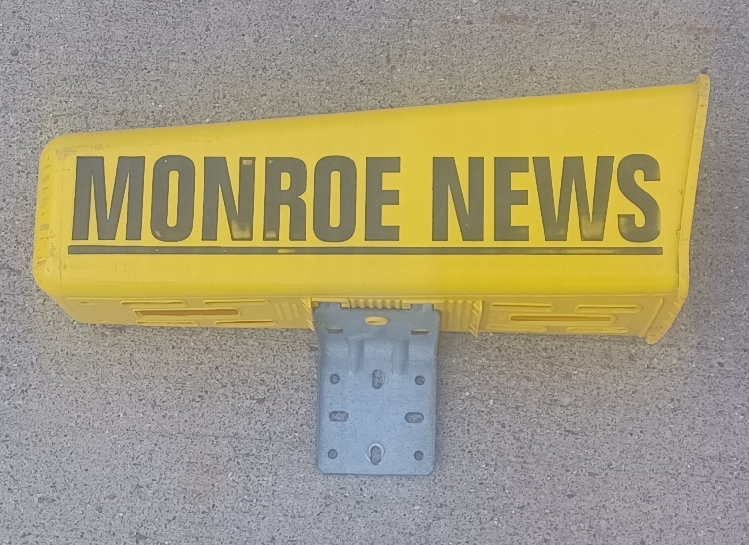 STEEL CITY CORP. MONROE MICHIGAN NEWS YELLOW NEWSPAPER BOX ROADSIDE MAILBOX
