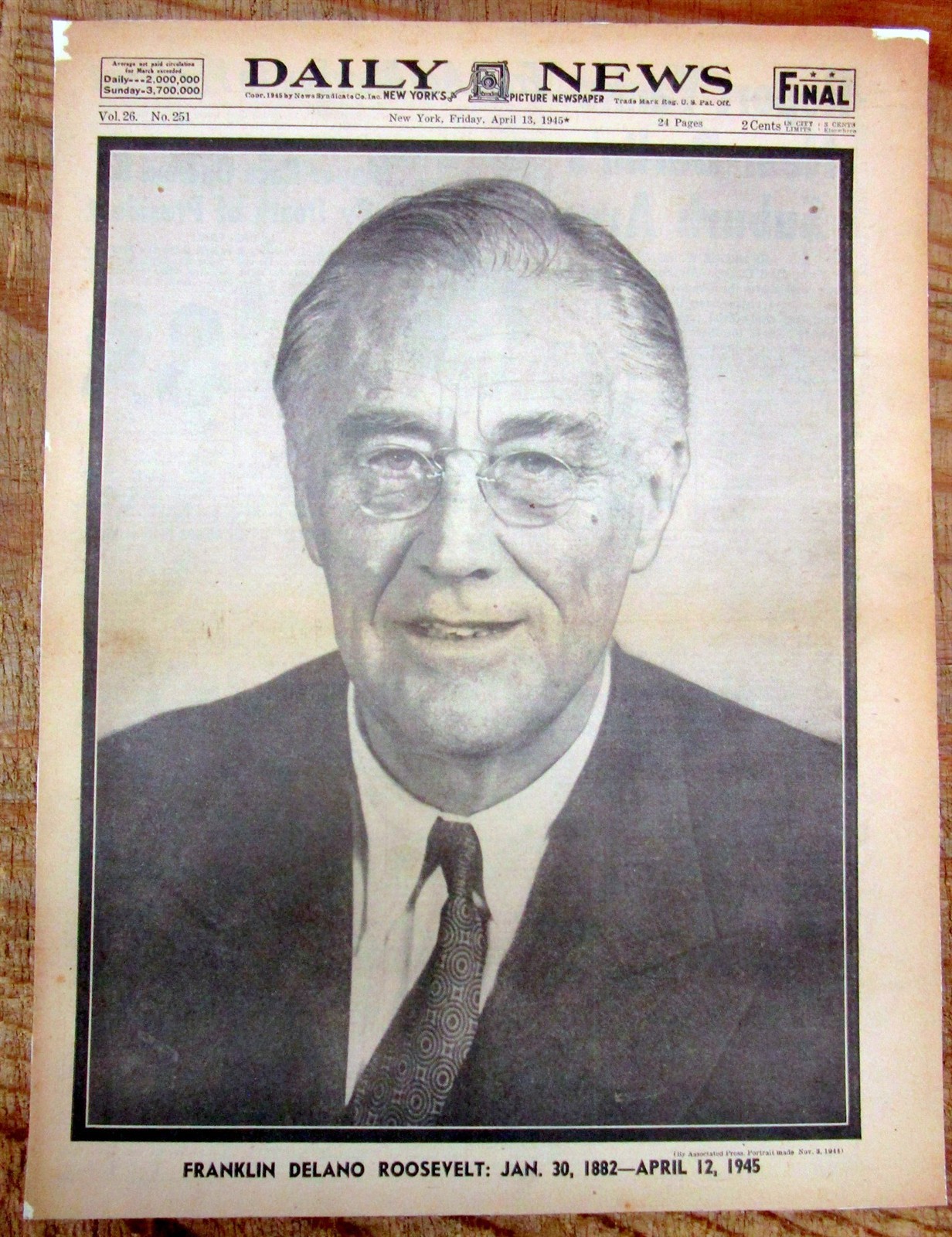 2 1945 NY City display newspapers w PRESIDENT FRANKLIN D ROOSEVELT sudden DEATH