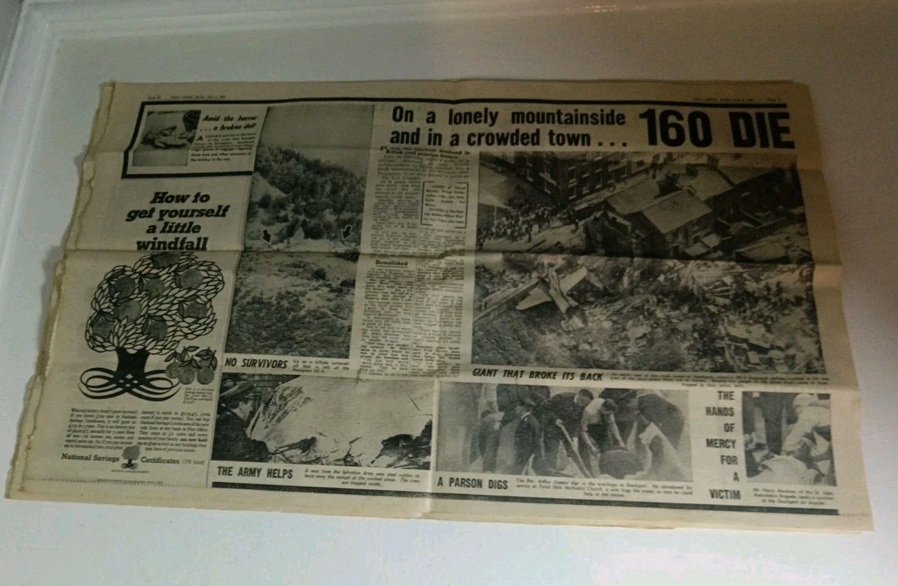 Daily Mirror Stockport Perpignan Plane Disaster Crash June 5th 1967 Newspaper