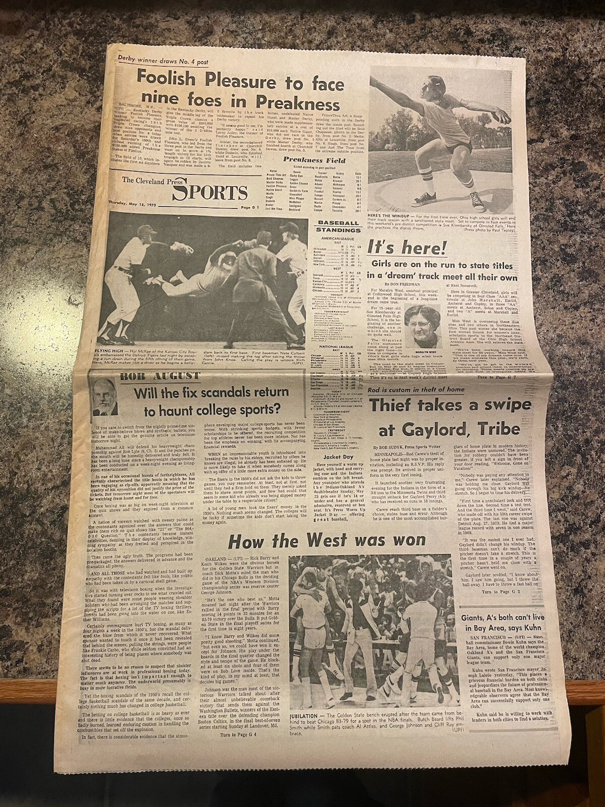 1975 Golden State Warriors Basketball Newspaper. Western Division Champs