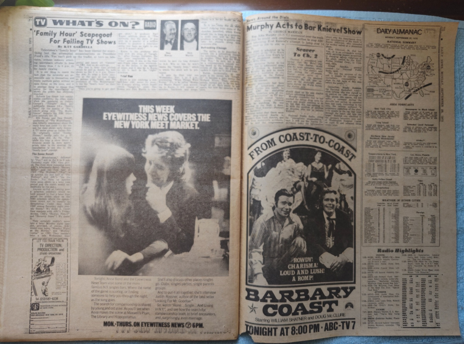 New York Daily News 29 Sept 1975 Plane Crashed in Linden Home Redskins Football+