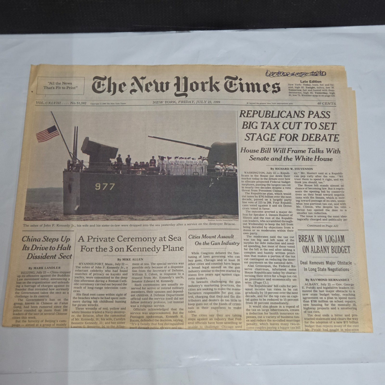NY Times July 23 1999 JFK Jr Memorial At Sea Ashes Scattered Kennedy Newspaper