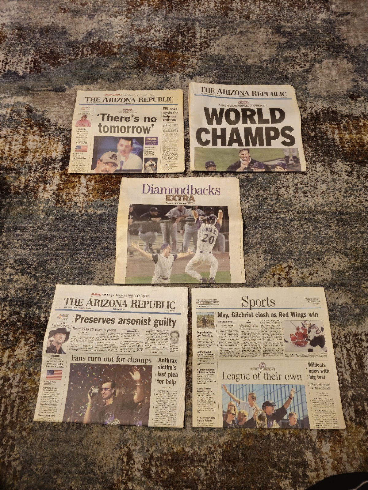 ARIZONA REPUBLIC NEWSPAPERs, “DIAMONDBACKS WORLD CHAMPS” BASEBALL, YANKEES, EX