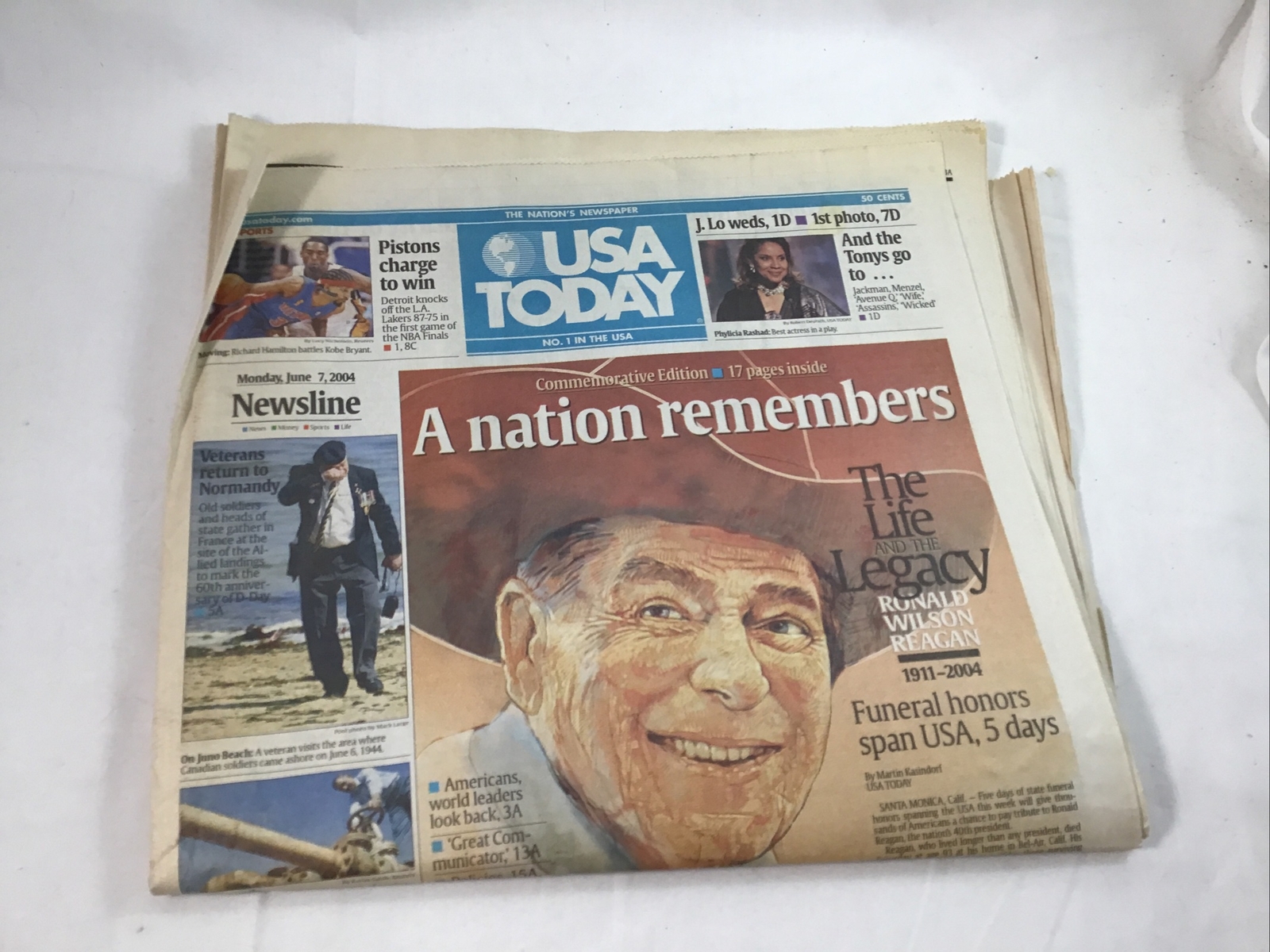 Commemorative Edition A Nation Remembers Ronald Reagan USA Today June 7 2004