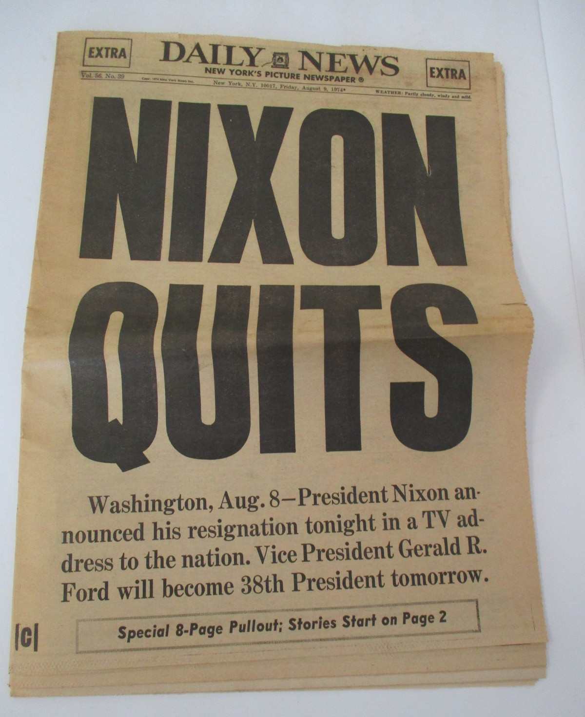 NIXON QUITS, New York Daily News Extra August 9, 1974 Newspaper