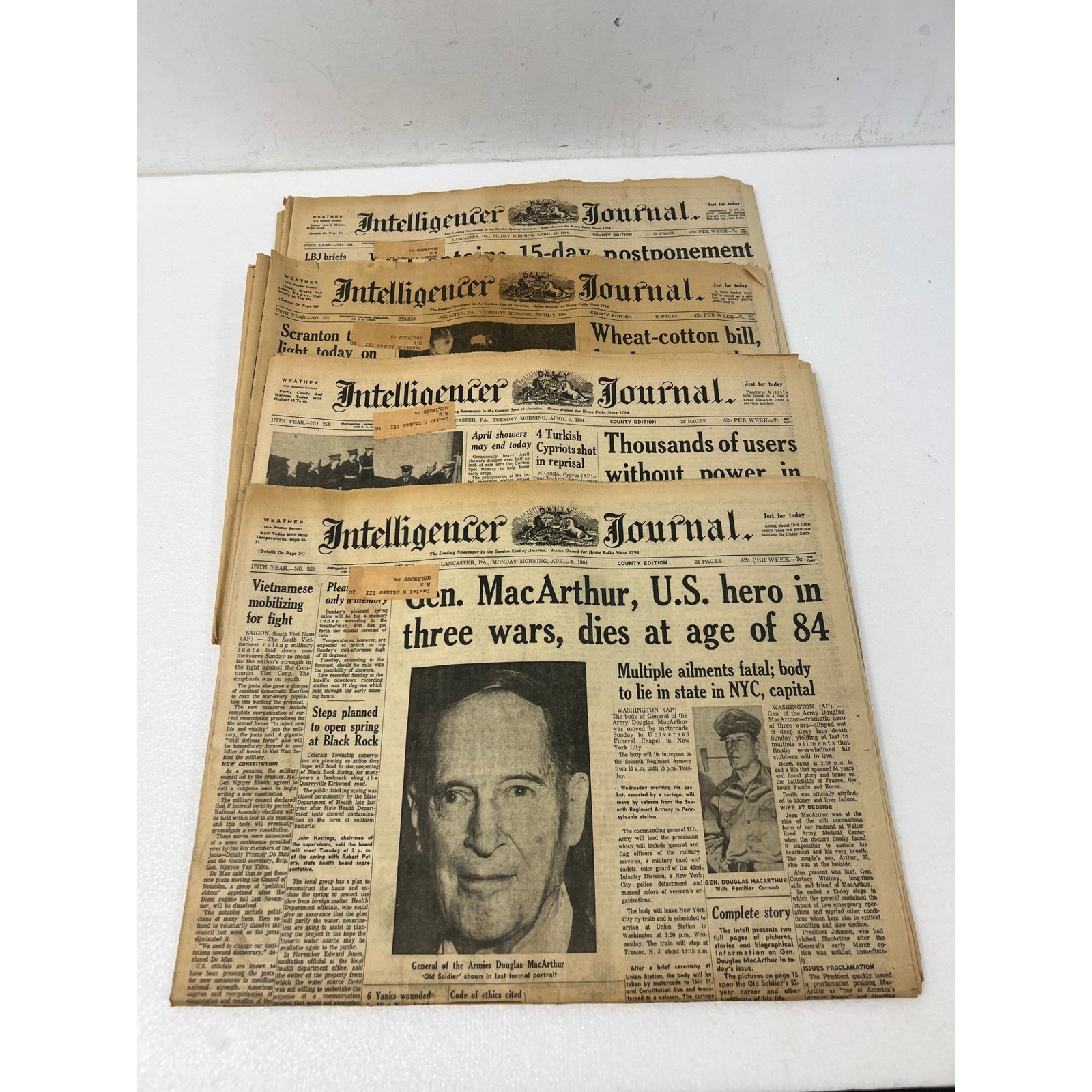 1964 Intelligencer Journal Newspapers General Douglas MacArthur Death 4 Issues
