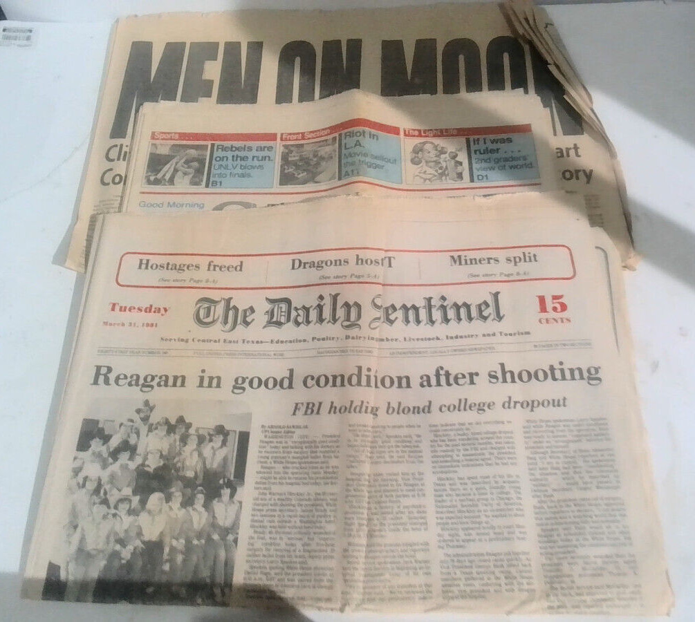3 Vintage Newspapers REAGAN AFTER SHOOTING Men On Moon HAWAII MARINES L2C34