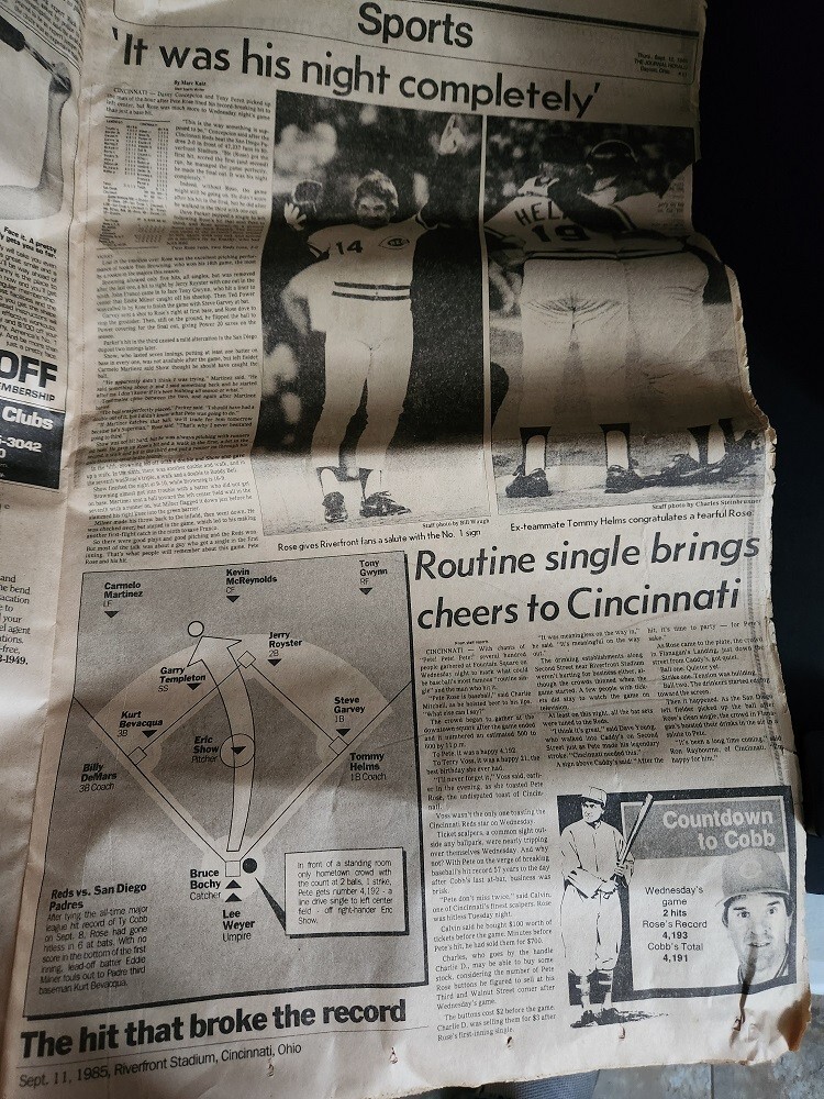 LOT – Two Pete Rose newspapers 4192 coverage 9-12-85 – Cincinnati Reds MLB