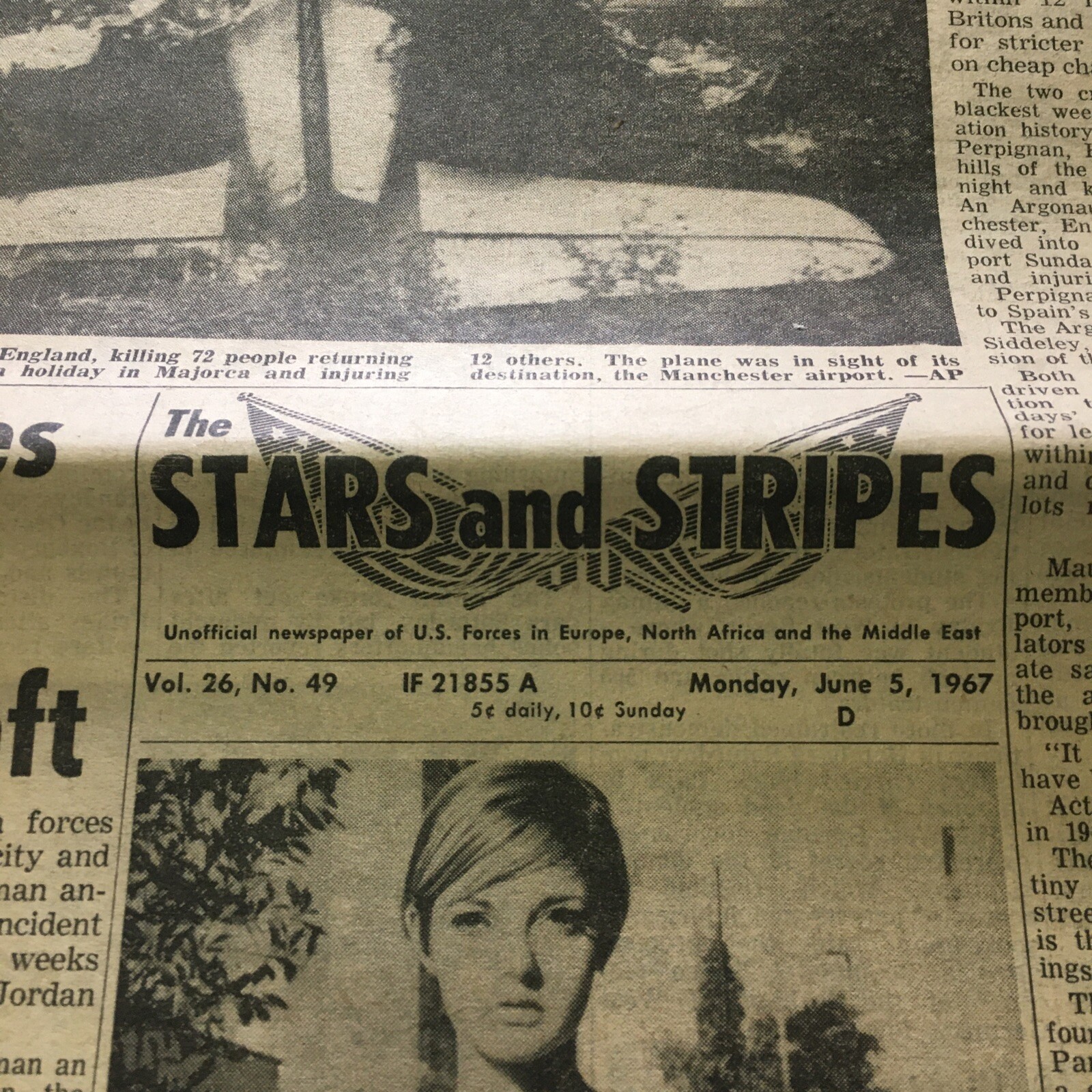 1967 Vietnam War : STARS & STRIPES NEWSPAPER @ England, Plane Crash – Twiggy￼