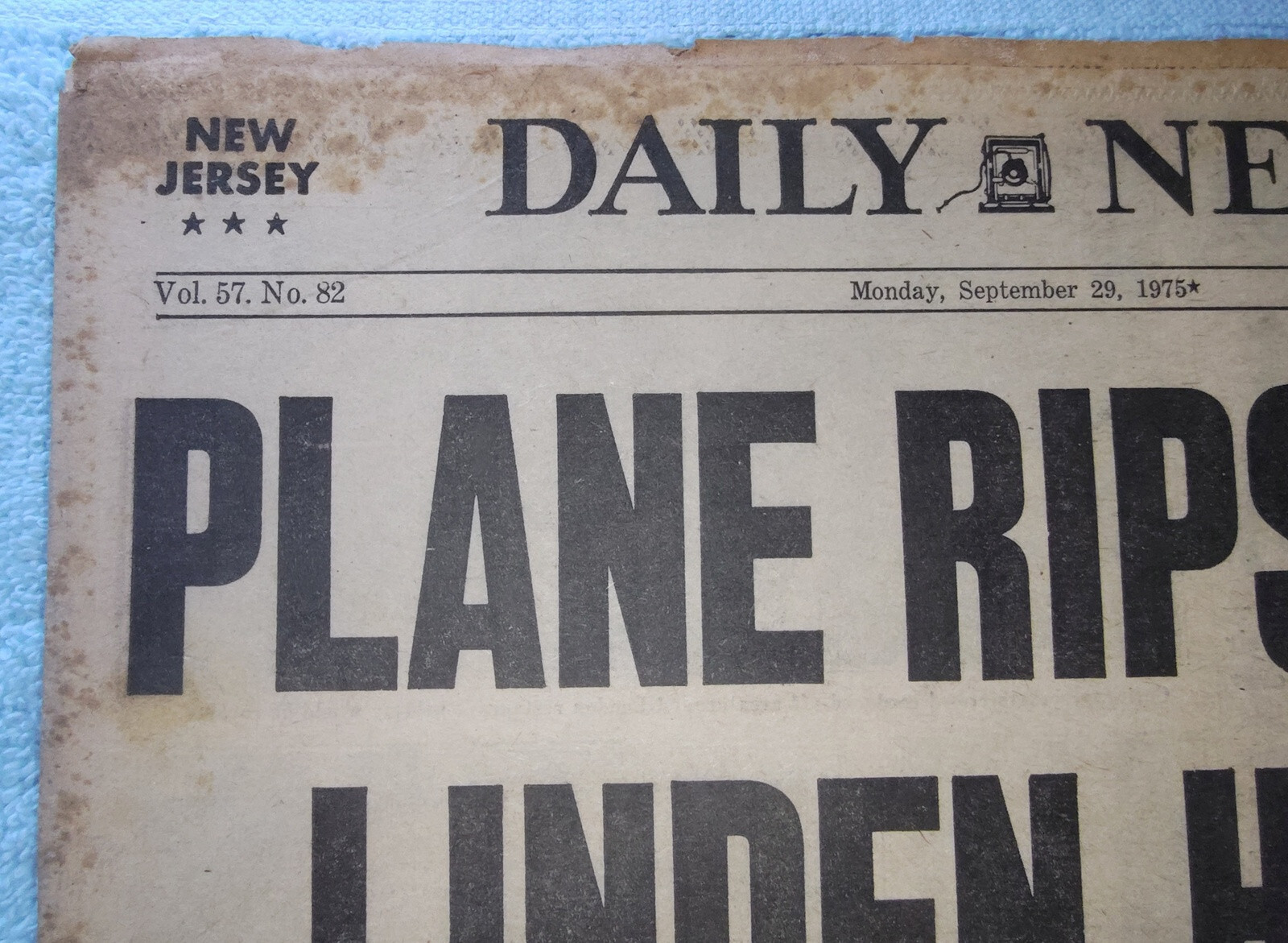 New York Daily News 29 Sept 1975 Plane Crashed in Linden Home Redskins Football+