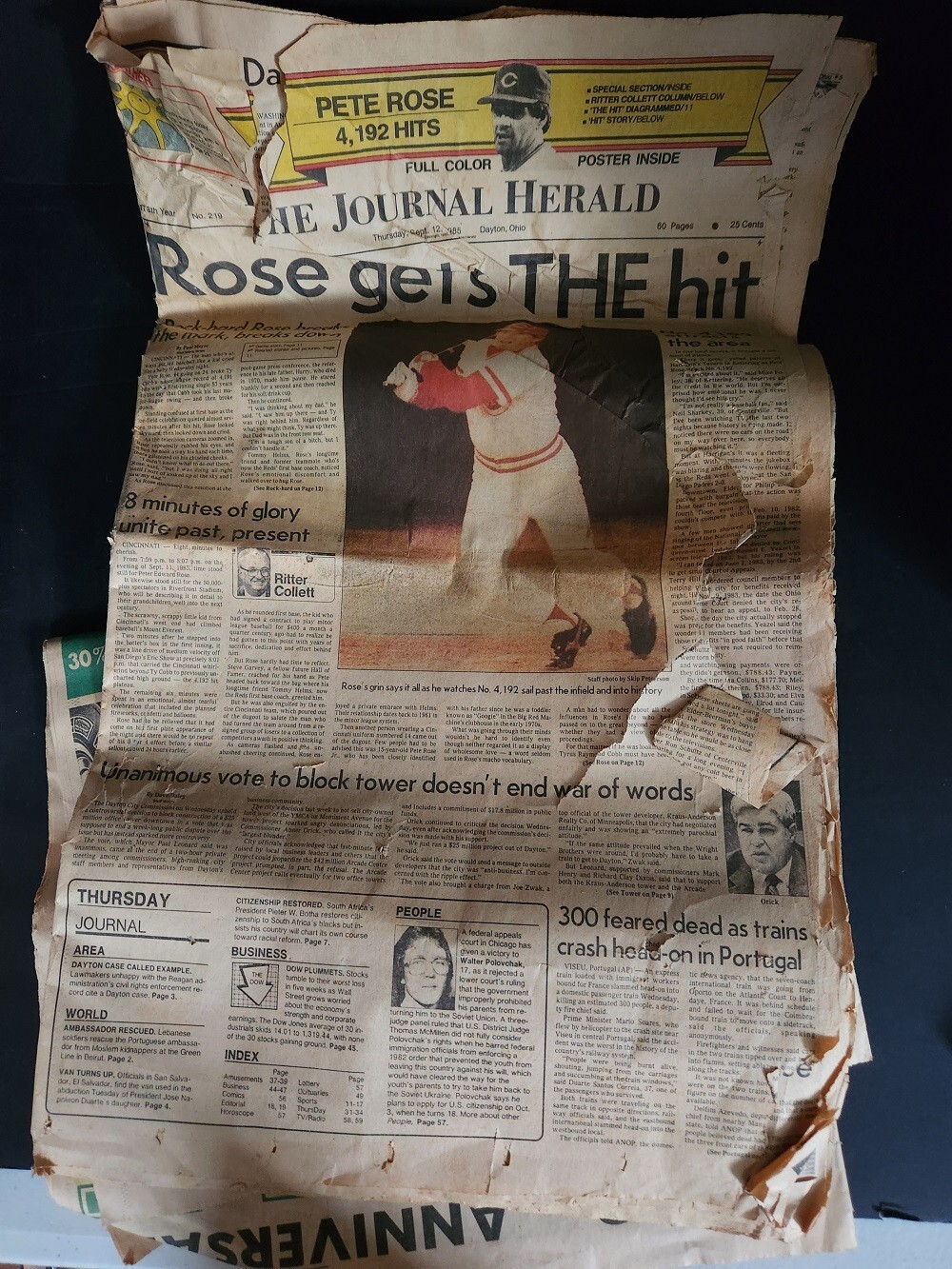 LOT – Two Pete Rose newspapers 4192 coverage 9-12-85 – Cincinnati Reds MLB