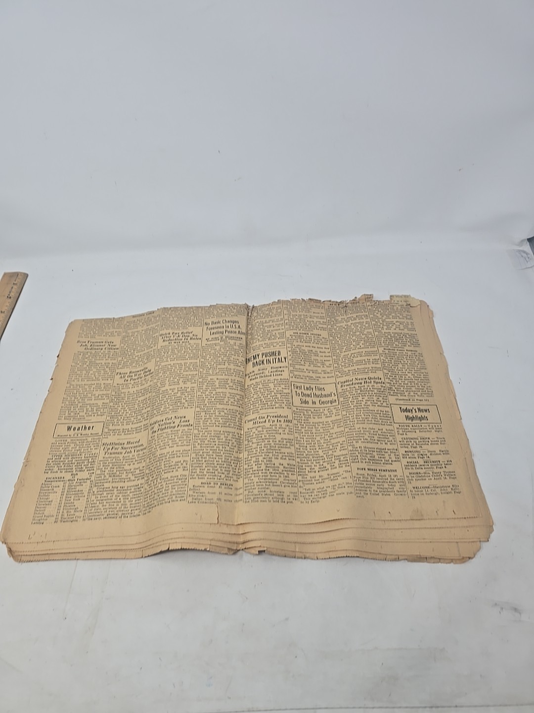 President Roosevelt Dead newspaper 1945 The Escanaba Daily April 13th