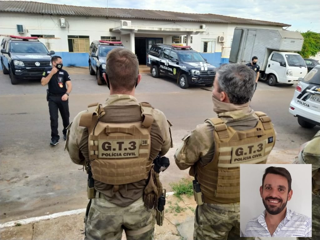 Mandados judiciais foram expedidos pelo Tribunal de Justiça do Estado de Goiás, que determinou ainda o bloqueio de R$ 4,220 milhões das contas dos investigados. A polícia ainda não totalizou, mas estima que o prejuízo aos cofres do município seja superior a R$ 2 milhões O prefeito de Edealina, Winícius Arantes de Miranda, do PSL, foi preso nesta quarta-feira (2/12) em uma operação da Polícia Civil de Goiás que apura fraudes em licitações. O esquema criminoso investigado, segundo a Polícia Civil, começou na gestão passada, provocou um prejuízo milionário para a prefeitura de Edealina e continuava sendo executado pelo atual prefeito. A polícia ainda não totalizou, mas estima que o prejuízo aos cofres do município seja superior a R$ 2 milhões. Denominada de Operação Burgomestre, a ação da Delegacia Estadual de Repressão a Crimes Contra a Administração Pública (Dercap) foi deflagrada na manhã desta quarta-feira com a finalidade de cumprir, em Goiânia e na cidade de Edealina, nove mandados de prisão temporária, 20 mandados de busca e apreensão e oito mandados judiciais de afastamento das funções públicas de servidores municipais da Prefeitura de Edealina, município do sudoeste goiano com cerca de 3.700 habitantes. Os mandados foram cumpridos na sede da Prefeitura, na residência de servidores públicos e de empresários em Edealina e de um advogado, em Goiânia. Foram presos o prefeito, Winicius Arantes de Miranda, dois secretários municipais, dois empresários, demais servidores municipais. Uma pessoa está foragida e segue sendo procurada. Foram apreendidos computadores e documentos que serão analisados. Participaram da operação 75 policiais civis. As investigações, segundo a Assessoria de Comunicação da Polícia Civil, apontam para indícios de uma organização criminosa que atuava para direcionar e fraudar licitações da Prefeitura de Edealina. O esquema criminoso teria começado no ano de 2017 e consistiria em direcionar as licitações para que apenas as empresas ligadas ao grupo se sagrassem vencedoras nos certames. “Já conseguimos confirmar que pelo menos R$ 1 milhão foram transferidos por um dos empresários diretamente para conta do ex-prefeito e, ao investigarmos os documentos apreendidos em março, descobrimos que o atual gestor, secretários e outros funcionários mantinham o mesmo esquema criminoso na cidade”, explica o delegado Cleybio Januário, da Dercap. Os mandados judiciais foram expedidos pelo Tribunal de Justiça do Estado de Goiás, que determinou ainda o bloqueio de R$ 4,220 milhões das contas dos investigados. Os envolvidos responderão pelos crimes de associação ou organização criminosa, corrupção, lavagem de dinheiro e fraude a licitação. Eleito em 2016 pelo PSB, Winícius Miranda foi candidato à reeleição este ano pelo PSL e obteve 42,14% dos votos, sendo derrotado pela candidata Cristina, do DEM, que conseguiu 56,62% dos votos.